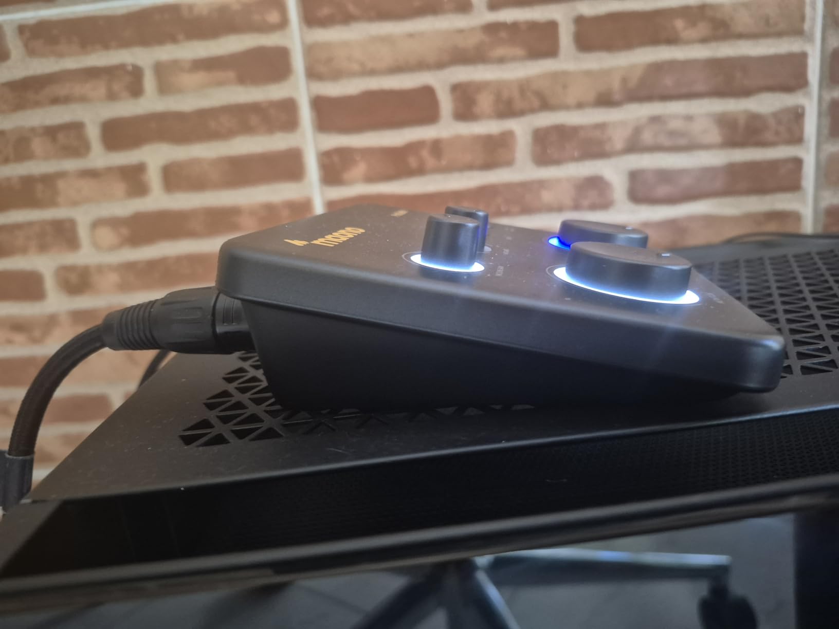 MAONO USB Audio Interface for PC: Interface with XLR Input 24-bit/192kHz Routing Software LOOPBACK ASIO Driver for Recording Music, Home-Studio, Guitar, Podcast, Streaming, DAW (PS22 Lite Black) customer photo 1