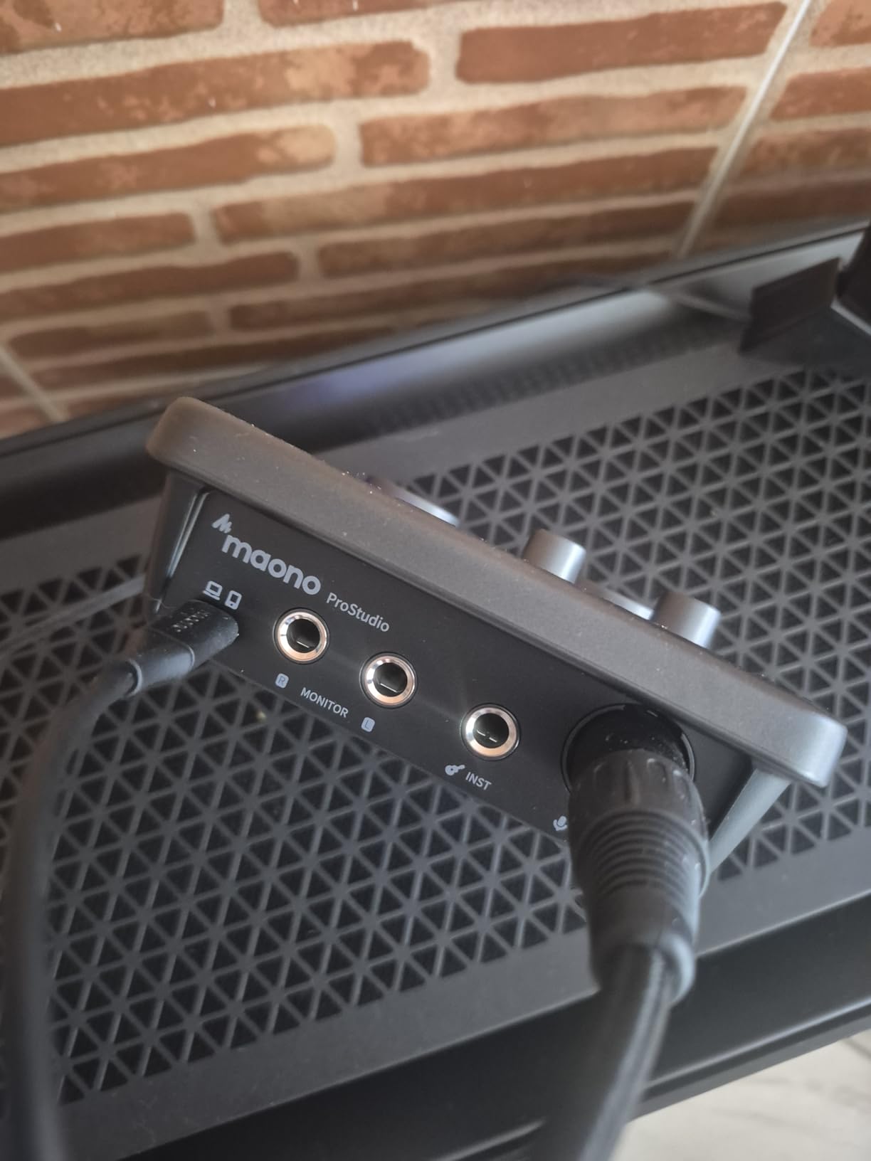 MAONO USB Audio Interface for PC: Interface with XLR Input 24-bit/192kHz Routing Software LOOPBACK ASIO Driver for Recording Music, Home-Studio, Guitar, Podcast, Streaming, DAW (PS22 Lite Black) customer photo 2