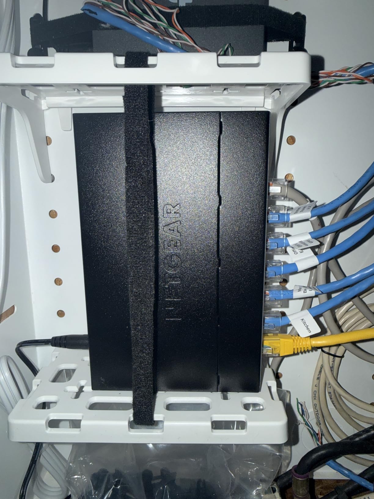 NETGEAR 8-Port Gigabit Ethernet Easy Smart Managed Essentials Switch (GS308E) - Desktop or Wall Mount, Home Network Hub, Office Ethernet Splitter, Silent Operation customer photo 1