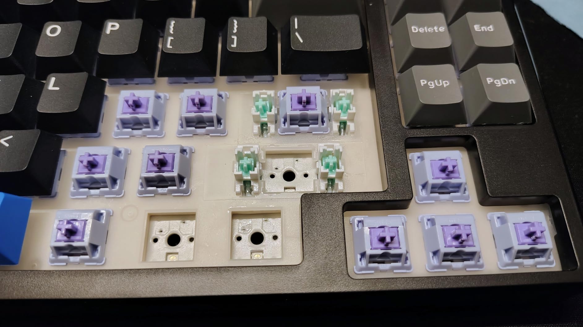 Kisnt KN85 Wireless Mechanical Gaming Keyboard, 75% Layout with RGB Backlit, Custom Hot Swappable, Creamy Sound, Bluetooth/2.4GHz/USB-C Compatible with Windows/Mac/PC(Retro Beige,Linear Switch) customer photo 1