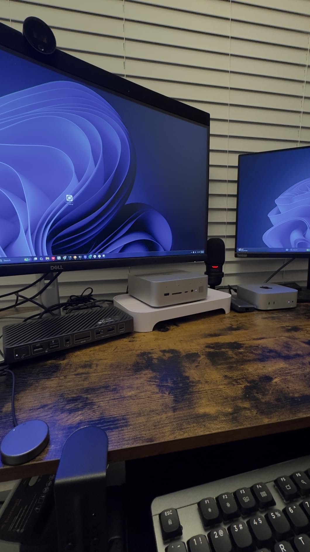 AV Access Docking Station KVM Switch 2 Monitors 2 Laptops, 4K KVM Switch Dual Monitor, 100W PD for Each PC, 1G Ethernet, EDID Emulation, Ideal for Home Office & Gaming customer photo 2