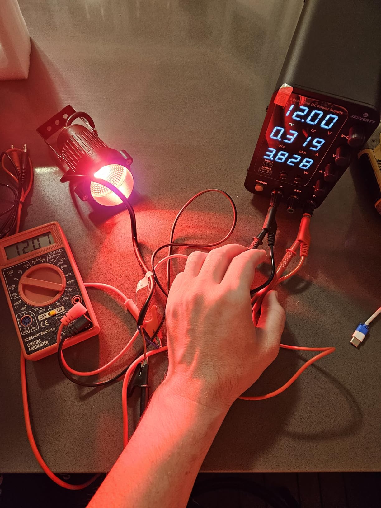 DC Power Supply Variable, 0-60V 0-5A Switching Bench Power Supply with 20W USB & Type-C Quick-Charge, Encoder Corase & Fine Adjustment Knob, Output Switch, 4-Digit LED Display - SPS-6005V customer photo 2