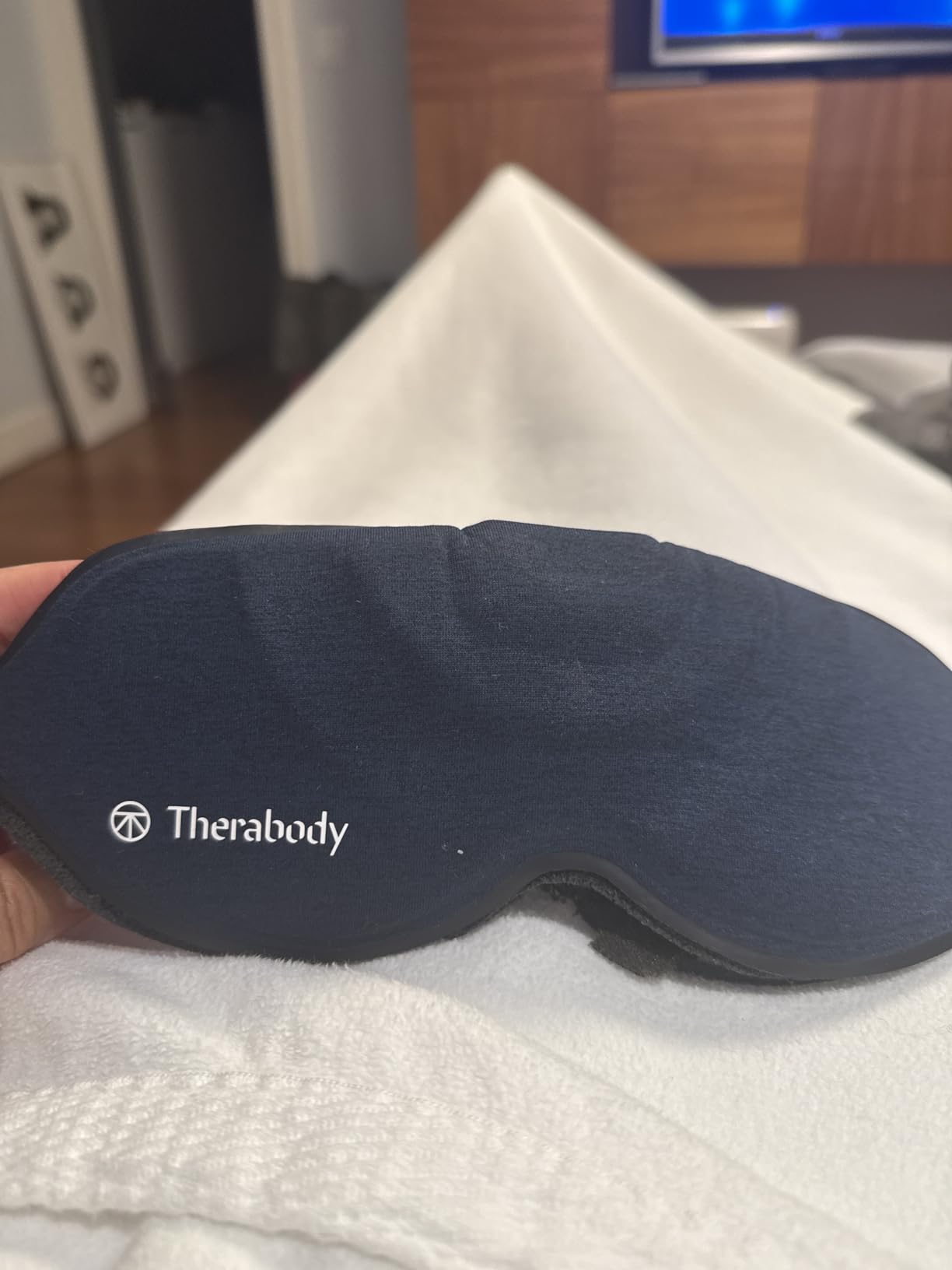 TheraGun Therabody Sleep Mask Ultra-Comfortable, 100% Blackout Sleep Eye Mask with Gentle Eye Massager Vibration for Stress Relief, Headache Relief & Self Care - Facial Massager for Women & Men customer photo 1
