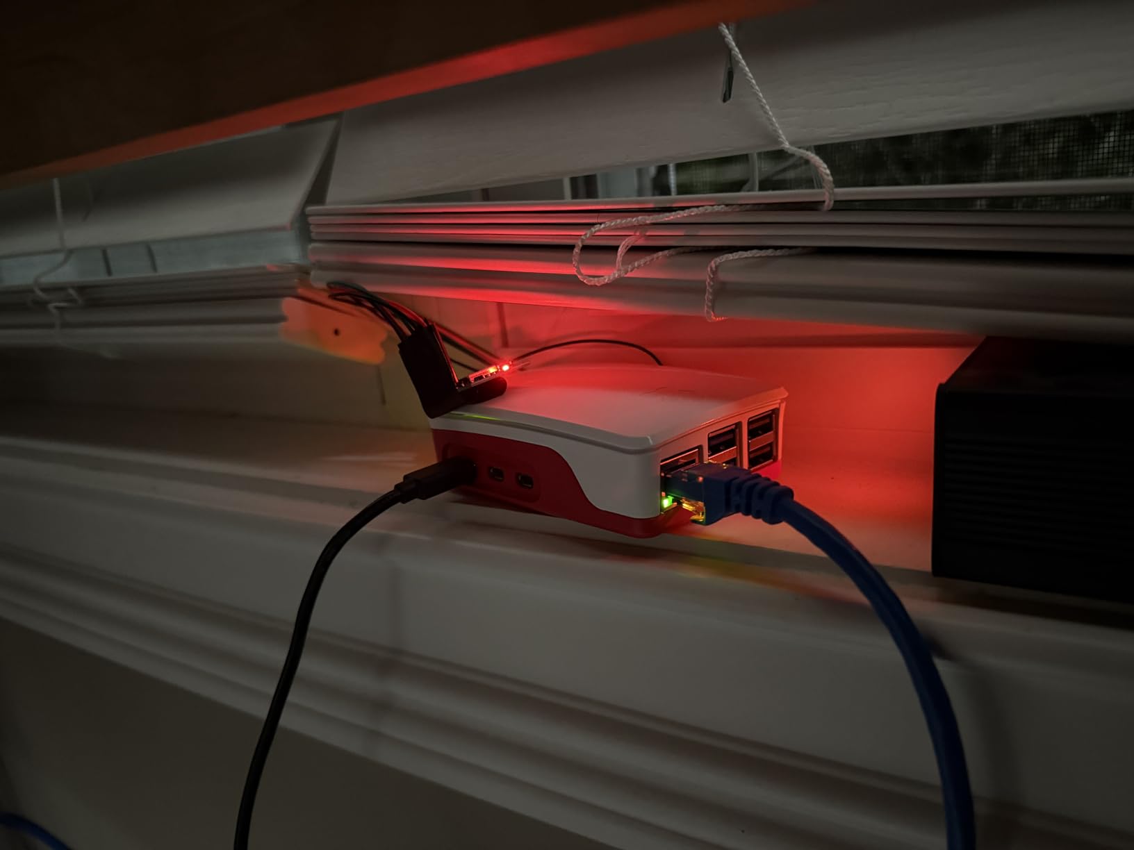 Seeed Studio Raspberry Pi 5 Starter Kit - 8GB RAM, 128GB Micro SD Card pre-Loaded with 64-bit Raspberry Pi OS customer photo 2