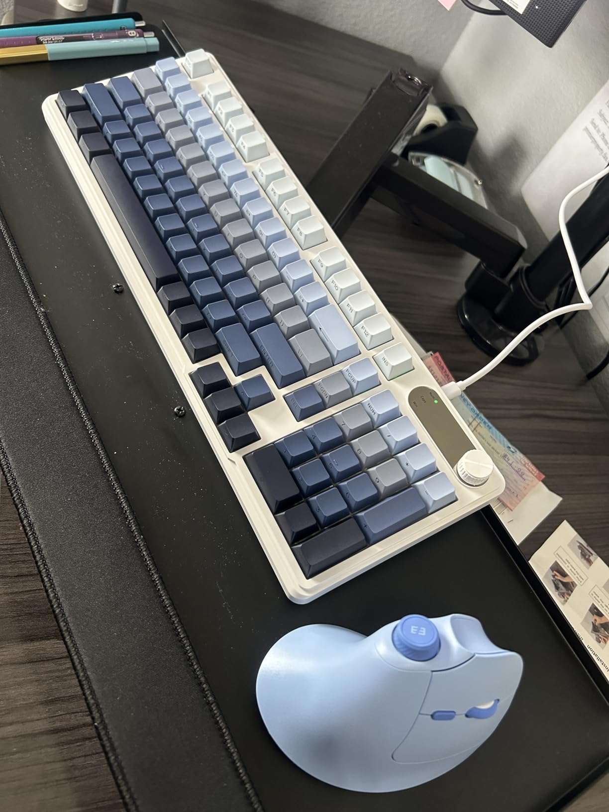 seenda Ergonomic Mouse Wireless, MOU-302 Bluetooth Vertical Mouse Rechargeable, Volume Knob, Quiet Mice with 1000/1600/2400 DPI, 3 Multi-Device Connectivity for Computer/PC/Laptop/Mac, Black customer photo 2