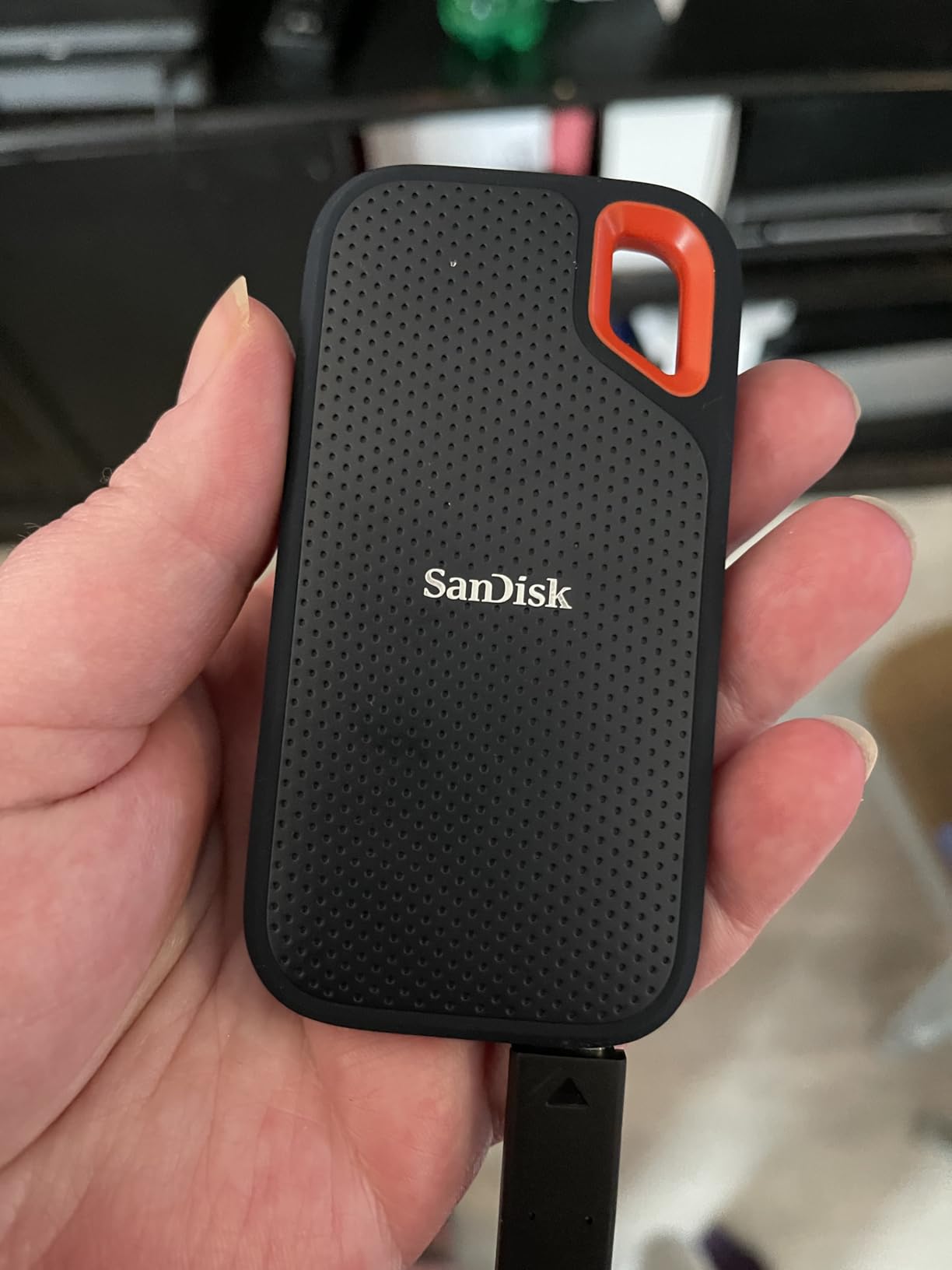 SanDisk 4TB Extreme PRO Portable SSD with USB4, Up to 3800 MB/s Read and 3700MB/s Write, USB-C, USB 3.2, Backwards Compatible, IP65 Water and Dust Resistance - SDSSDE82-4T00-G25 customer photo 1