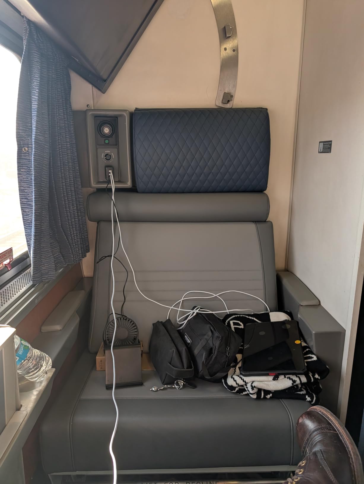 INIU for iPad Charger, 3-Port 65W PD iPad Charger Fast Charging with USB C to C Cable Cord, Compact Type C Wall Charger with Foldable Plug for iPad Pro Air 13 11, MacBook Air M3, iPhone 17 16 Pro Max customer photo 2