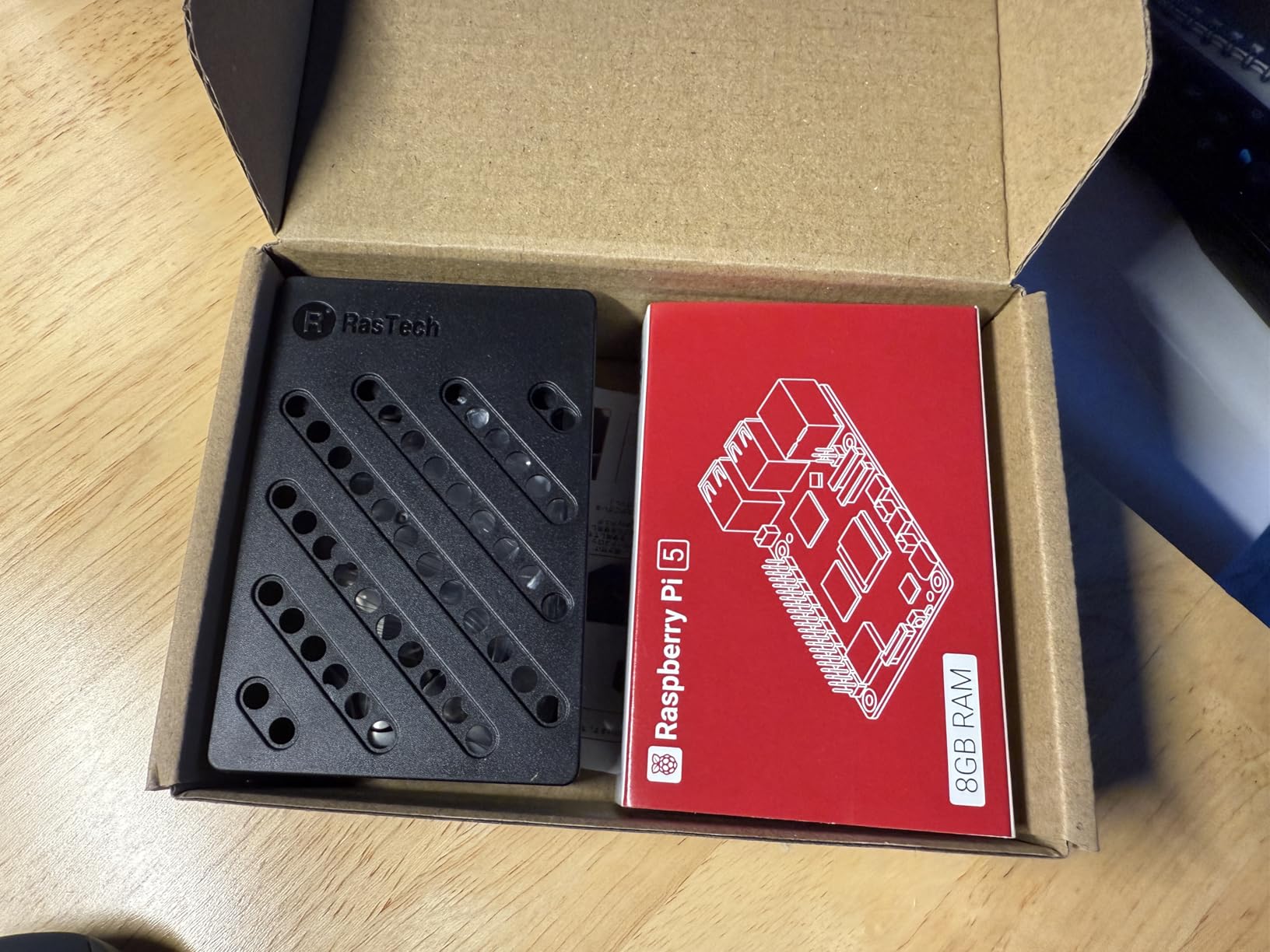 RasTech Raspberry Pi 5 Kit 8GB RAM with Pi 5 Case, Active Cooler, Screwdrive and Pi 5 8GB Board Included customer photo 2