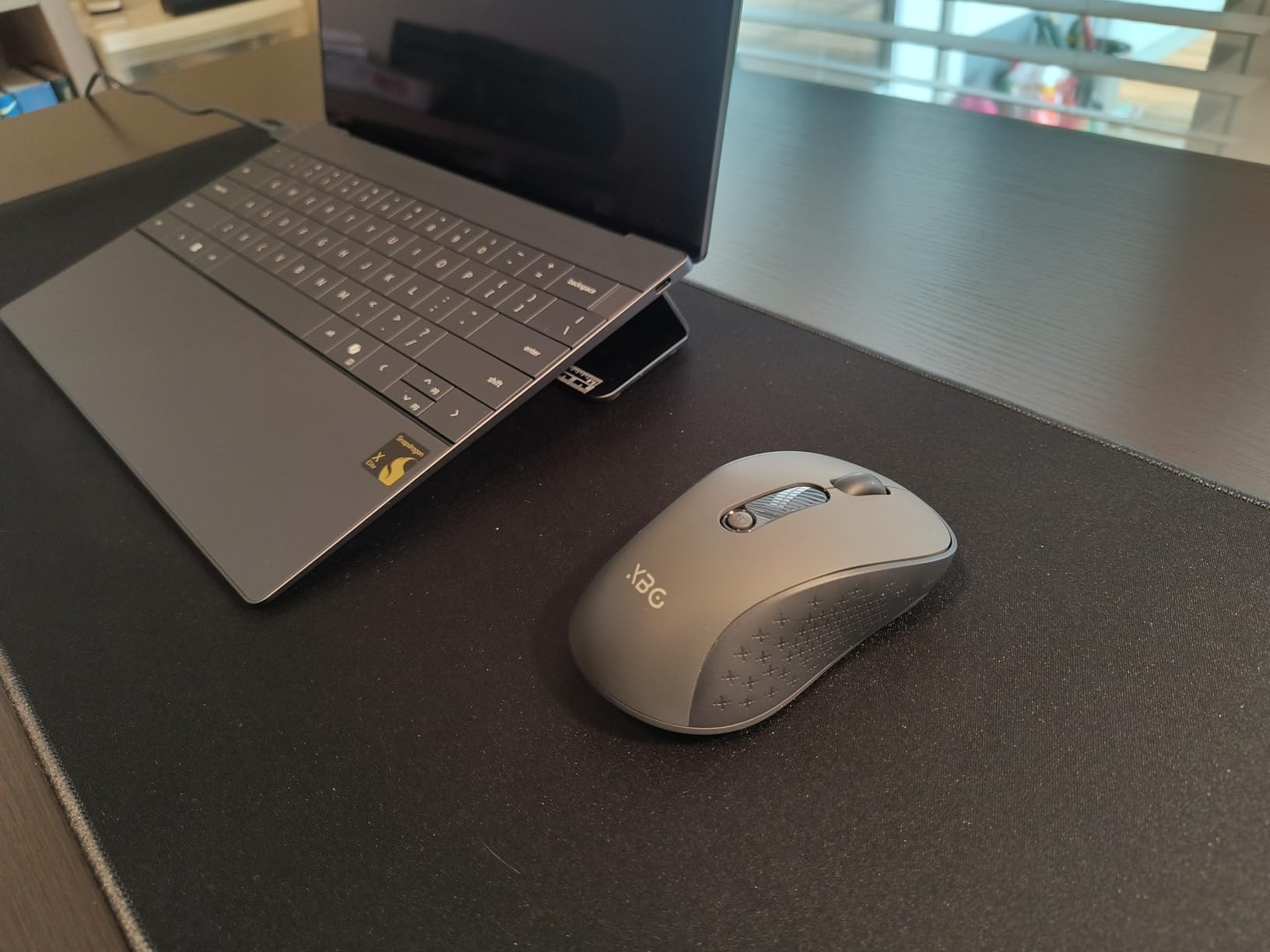 XBG B15pro Wireless Bluetooth Mouse, Bluetooth 5.0/4.0 & 2.4G Tri-Mode, Type-C Rechargeable with LED Screen Display, Ergonomic Silent Click for Laptop/PC/Tablet customer photo 1