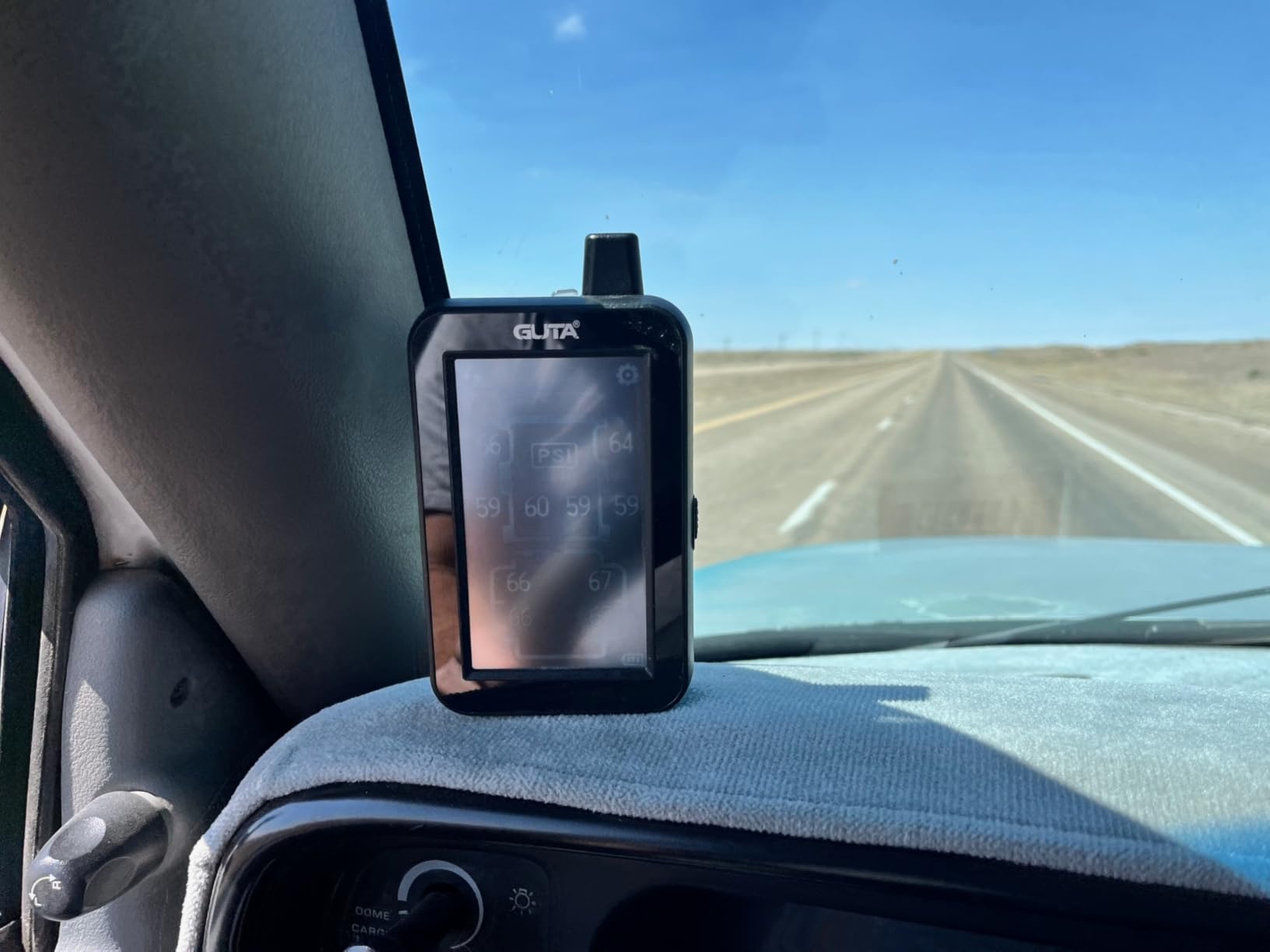 GUTA Tire Pressure Monitoring System, Trailer TPMS with Color Touchscreen Display & 10 Flow Thru Sensor, 6 Alert Modes, Signal Booster, Tire Pressure Monitor for RV, Camper, Semi, 5th Wheel (0-188PSI) customer photo 1