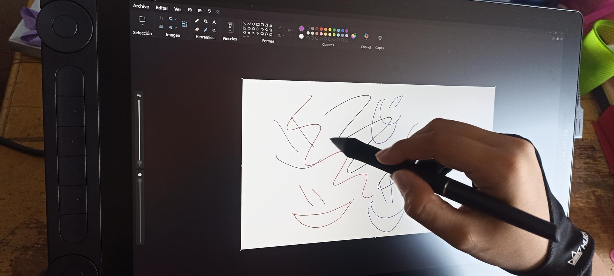 HUION KAMVAS 16 (Gen 3) Drawing Tablet with Screen, 15.8 inch 2.5K QHD Art Tablet with Full Laminated Anti-Sparkle Glass, 99% sRGB, PenTech 4.0, 16384 Pen Pressure, Dual Dials for Mac, PC, Android customer photo 1