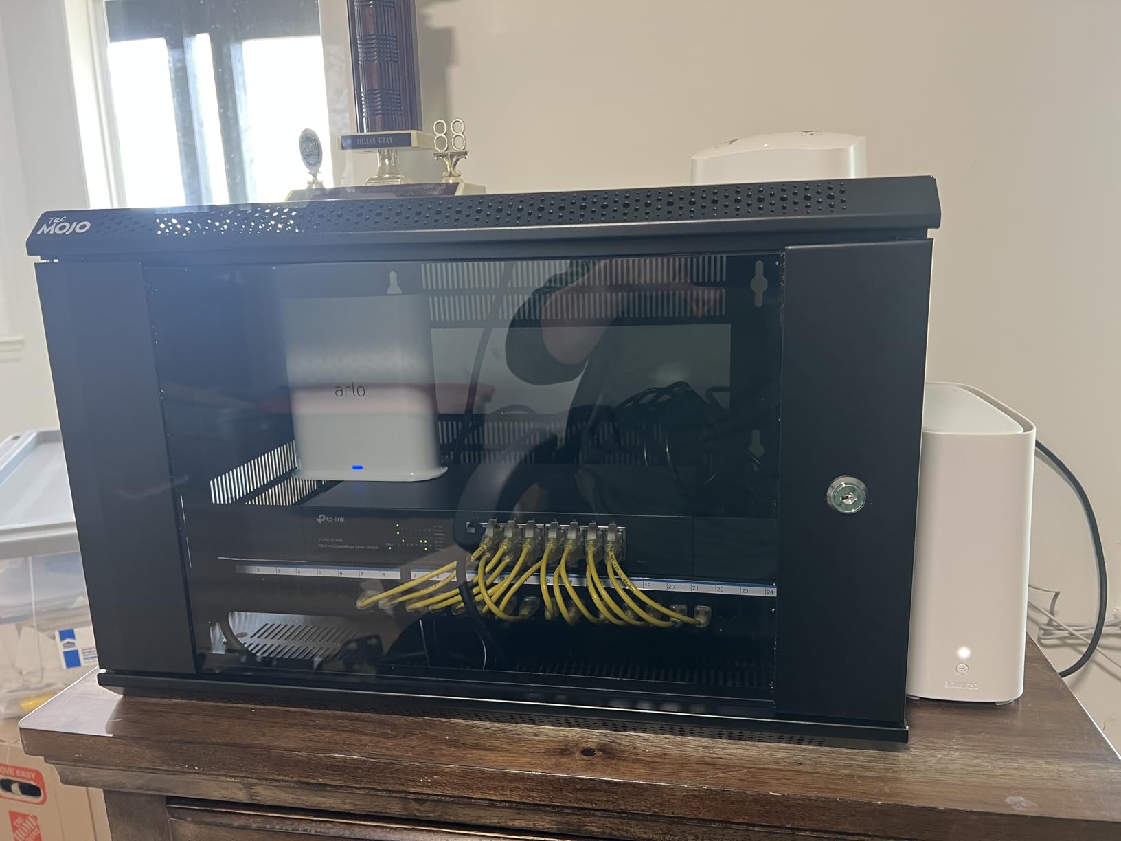 Jadaol [UL Listed] 24 Port Patch Panel Rackmount or Wall Mount 19-Inch, 1U Cat 6 Network Panel Preloaded with 24 Keystone Couplers Plus 1 Spare, 10Gbps Ethernet Panel with Cable Management & Back Bar customer photo 2