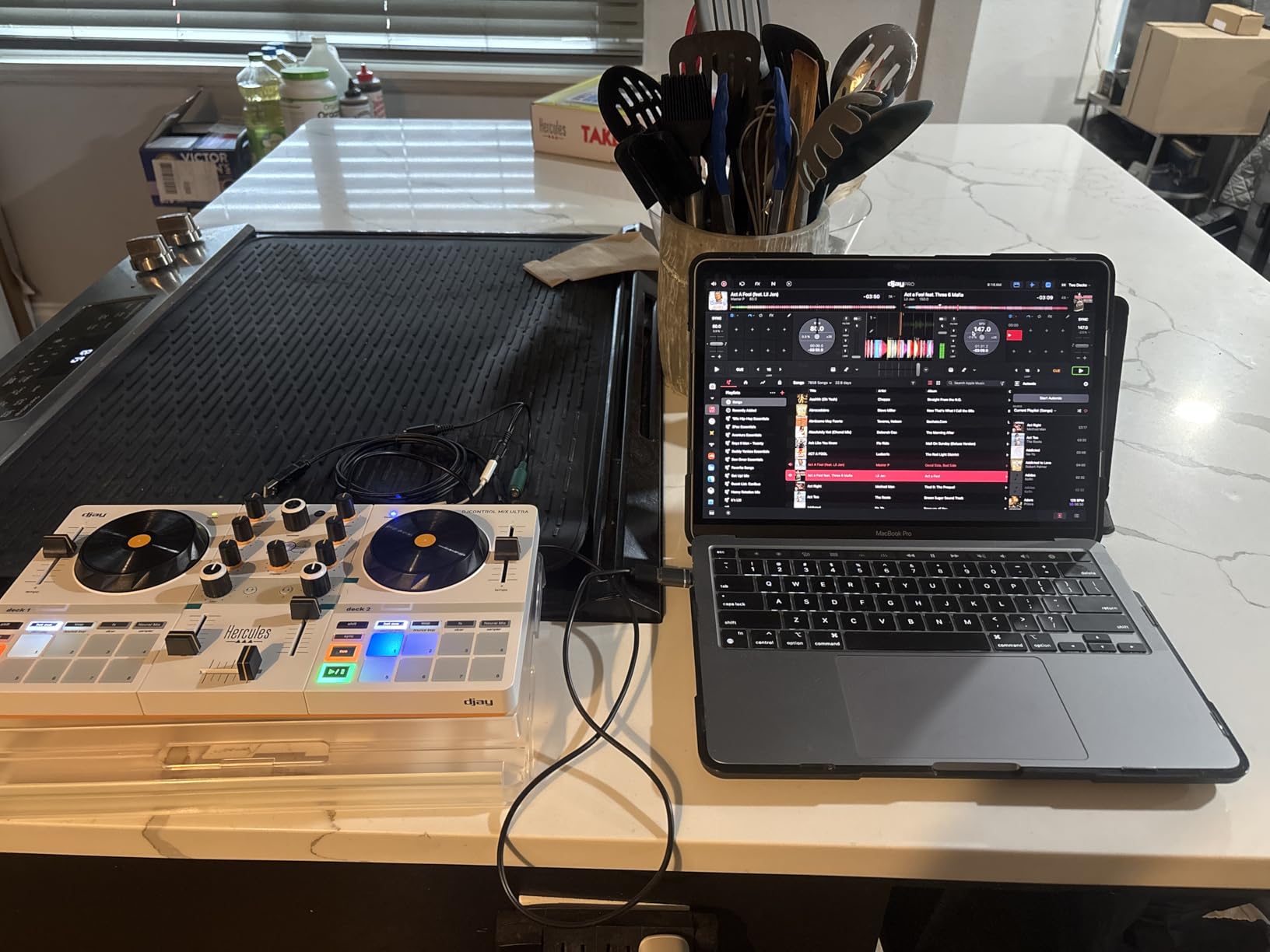 Hercules DJControl Mix Ultra - Mobile DJ Controller for Smartphones (iOS/Android) customer photo 1