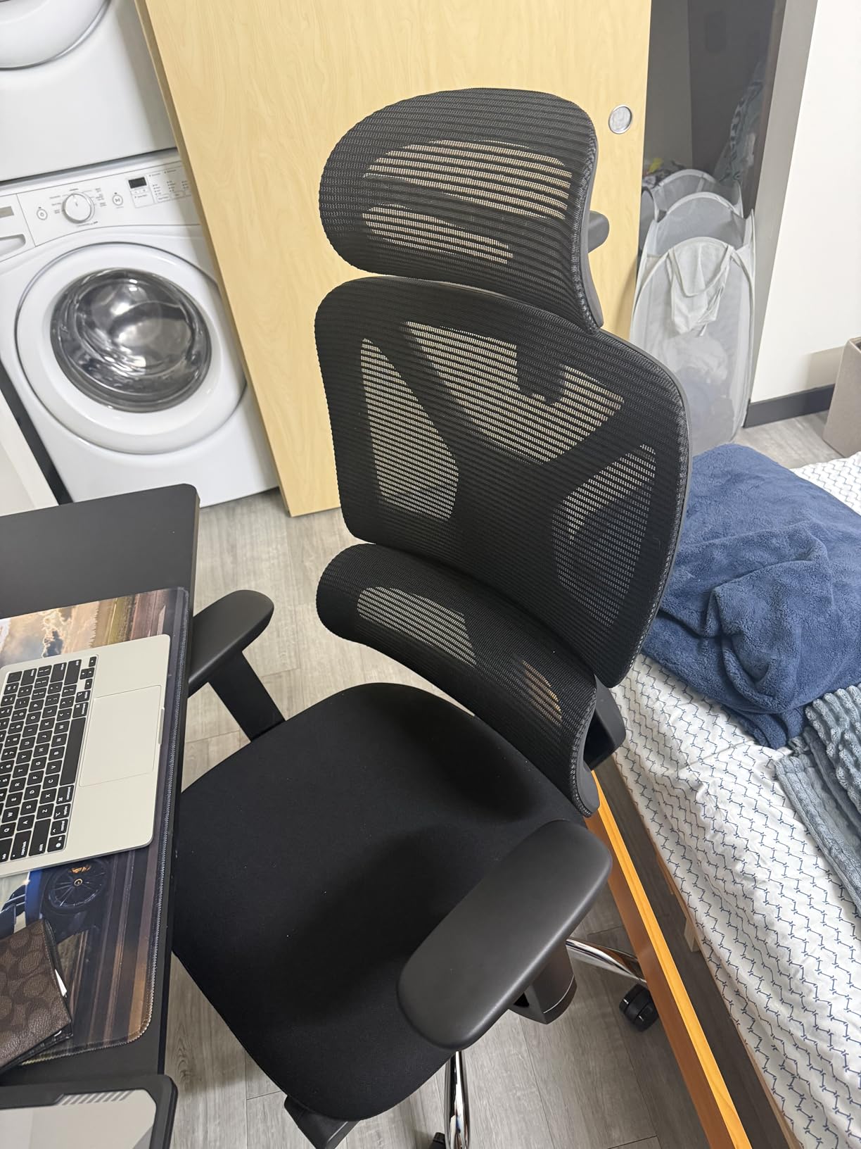 FLEXISPOT ErgoX Premium Ergonomic Office Chair with Footrest - Adjustable 3D Armrests, Dynamic Lumbar Support, Recline & Tilt Function, Mesh Seat, for Home & Office Use, Black customer photo 1