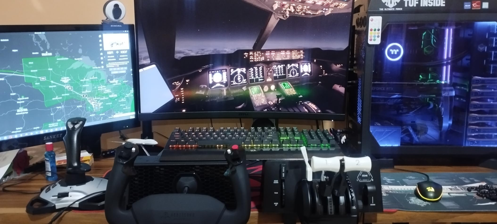 Honeycomb Alpha LITE - Compact Yoke for Flight Simulation, 180 Rotation, Programmable Buttons, Sturdy Steel Shaft, Clear Design Perfect for Sim Beginners, Plug & Fly with MSFS 2024 customer photo 1