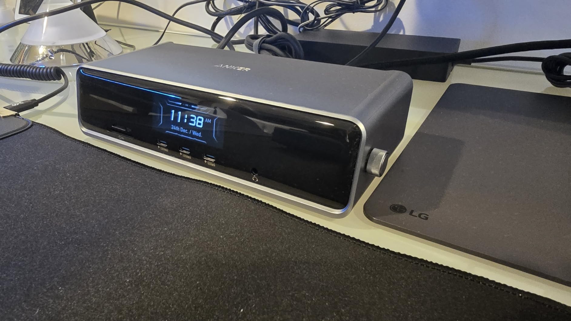 Anker Prime Docking Station (DL7400), 14-Port Triple Display with DisplayLink, 140W Max, Smart Display, Triple 4K 60Hz, Cooling Fan, for macOS and Windows (The Latest DisplayLink Driver Required) customer photo 1
