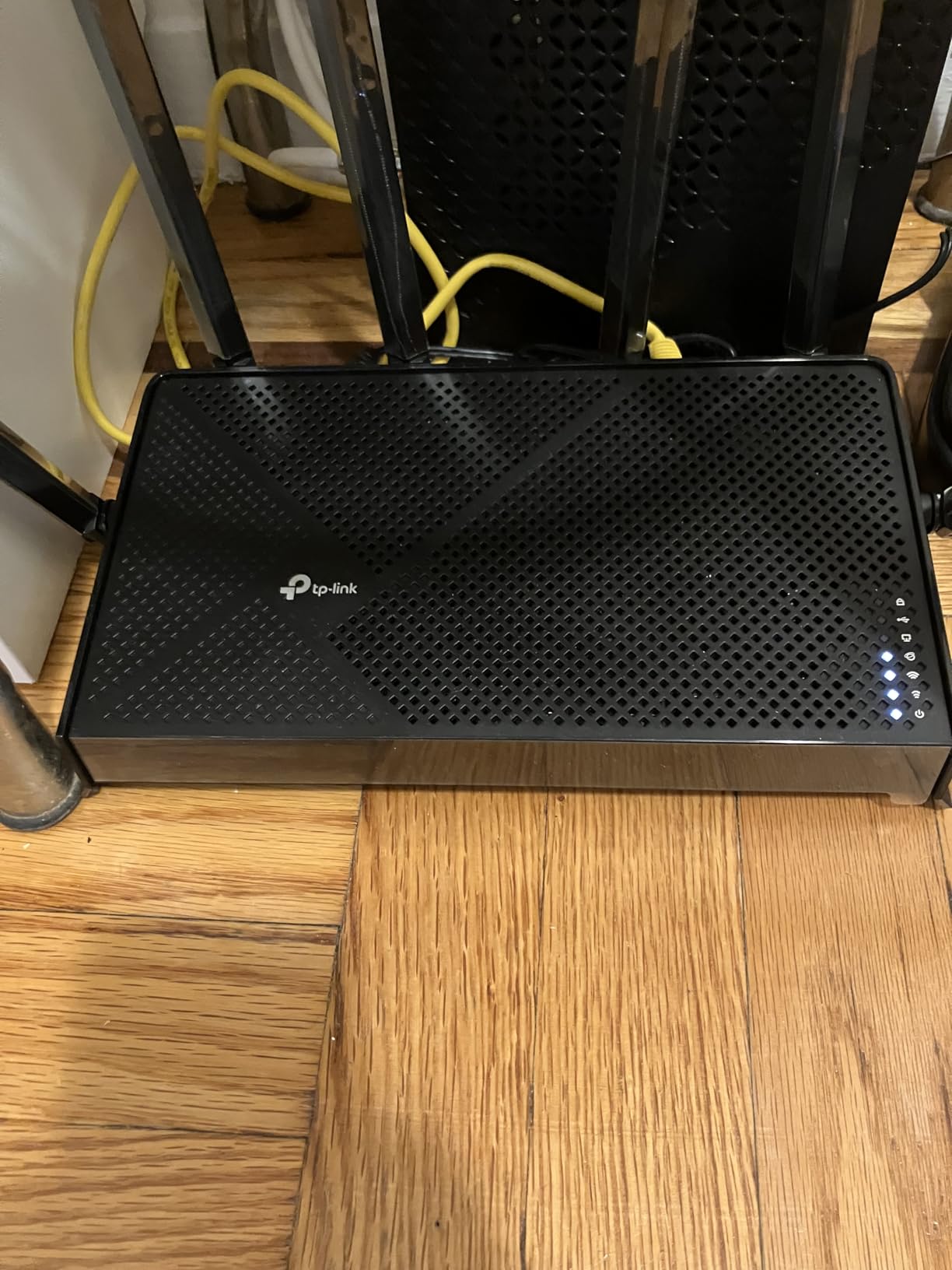 TP-Link BE6500 Dual-Band WiFi 7 Router (BE400) - Dual 2.5Gbps Ports, USB 3.0, Covers up to 2,400 sq. ft., 90 Devices, Quad-Core CPU, HomeShield, Private IoT, Free Expert Support customer photo 1