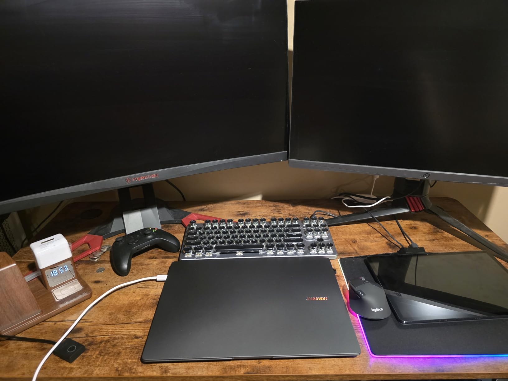 UGREEN 8K@60Hz Displayport KVM Switch 2 Monitors 2 Computers, Aluminum with 4 USB 3.0 Ports for 2 Computers Share Dual Monitors Keyboard Mouse Printer with 2 USB Cables/Power Adapter/Controller customer photo 1