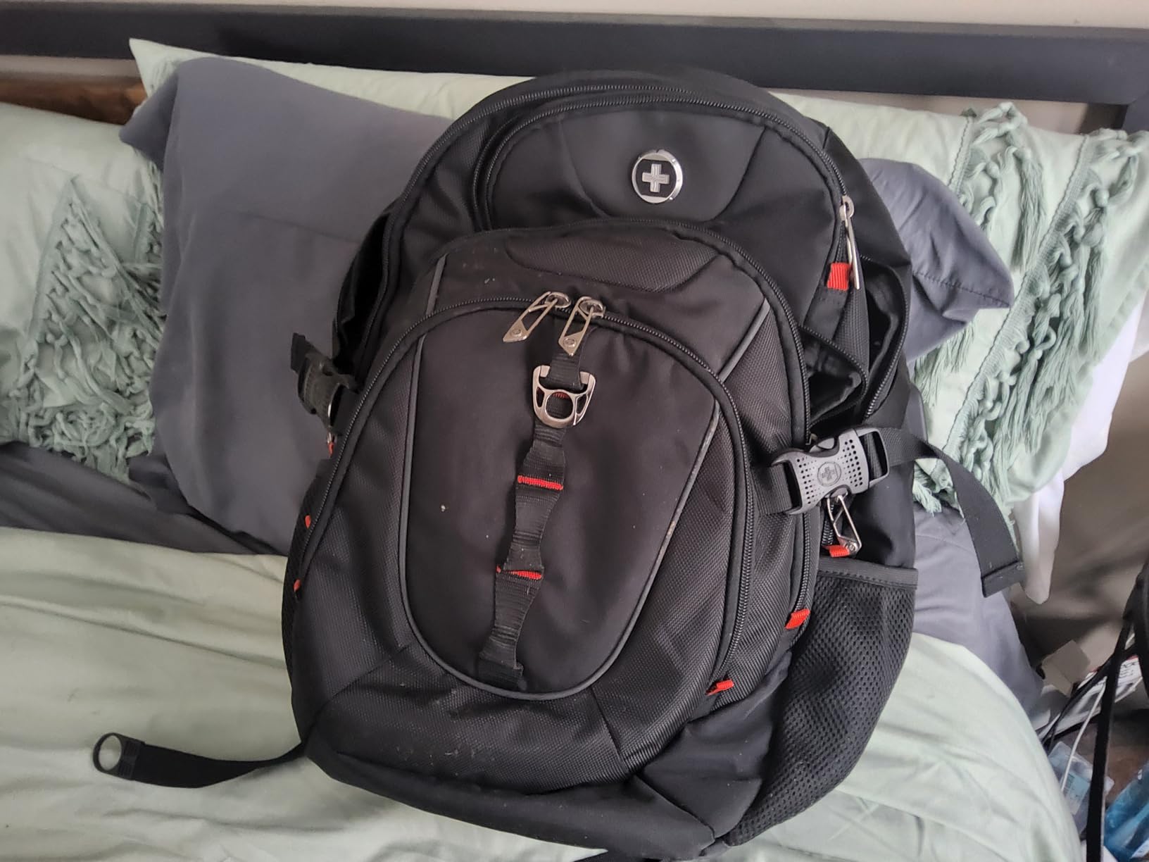 Swissdigital Design Travel Backpack for Men with Apple Find My, Laptop Backpack with USB Charging Port, RFID Protection, Add-A-Bag System - Travel Backpack for Men customer photo 2