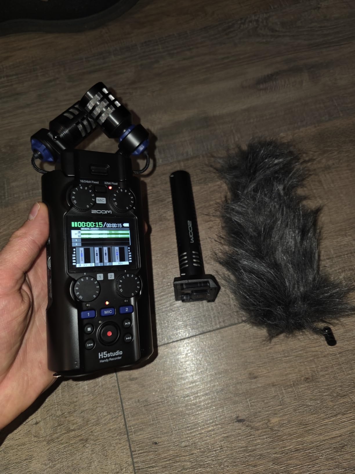 Zoom H5 Studio Handheld Recorder for Musicians, Podcasters & Filmmakers with Large Stereo Microphones, 2 Pro Quality Preamps, 6 Tracks of Recording, 32-Bit Float and USB Audio Interface customer photo 1