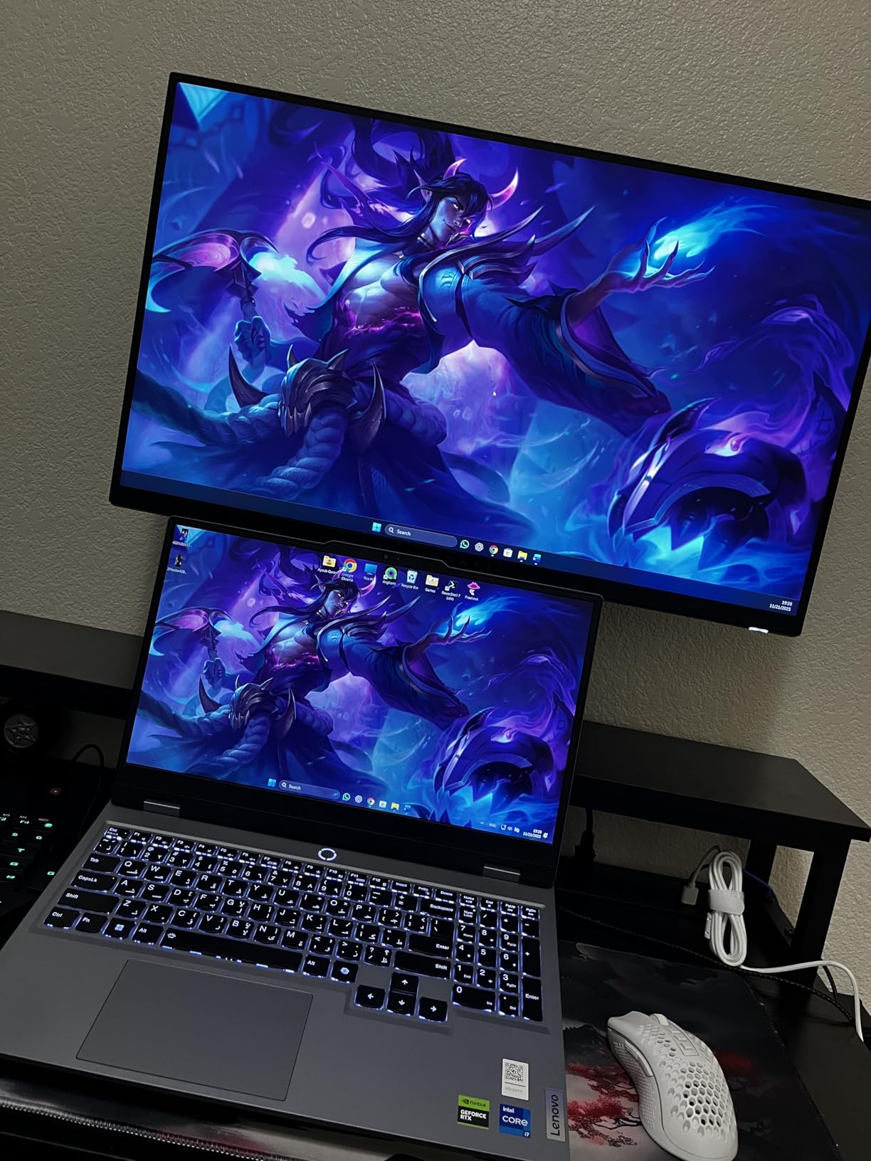 Alienware 27 Gaming Monitor AW2725DM - 27-inch QHD 180Hz 1ms IPS, NVIDIA G-SYNC, AMD FreeSync, VESA AdaptiveSync customer photo 1