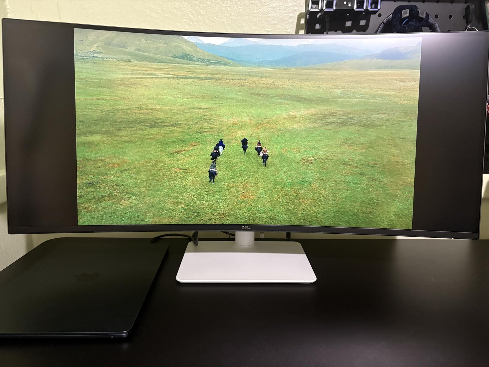 Dell 34 Plus USB-C Curved Monitor - S3425DW - 34-inch (3440 x 1440) up to 120 Hz 21:9 Display, VA Panel, AMD FreeSync Premium, 99% sRGB, 95% DCI-P3, Integrated Speakers, 3000:1 Contrast Ratio customer photo 2