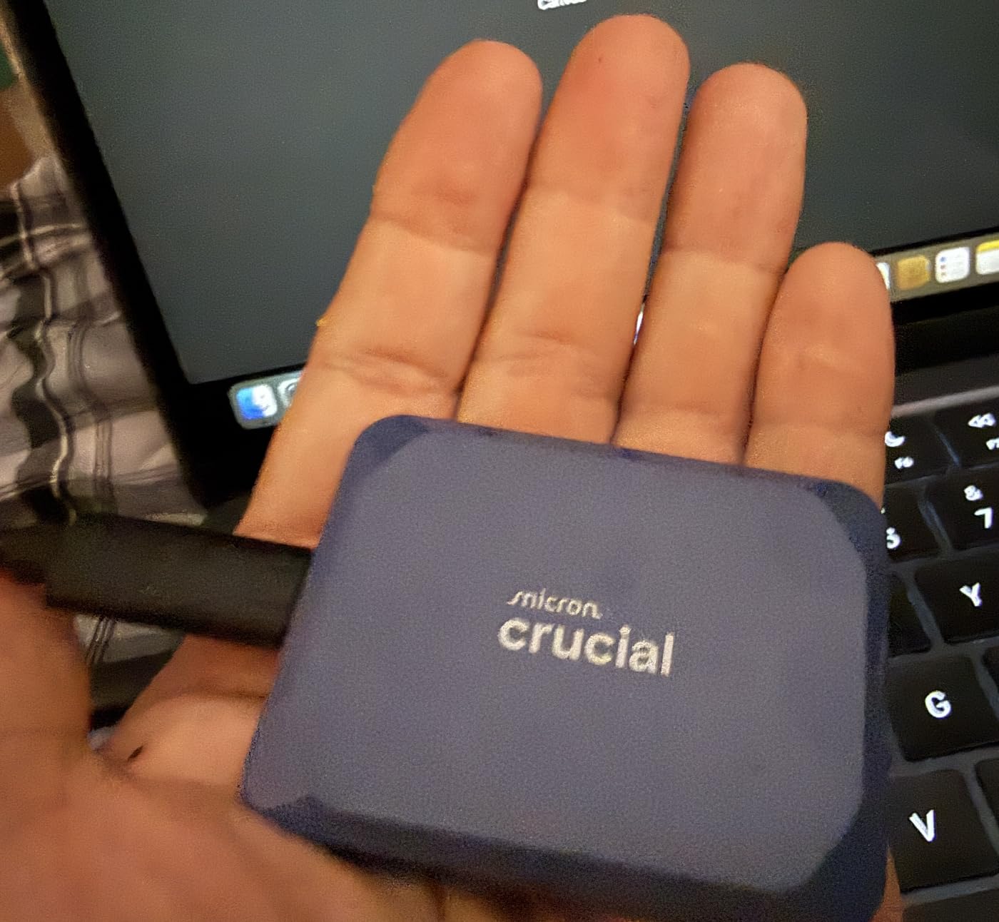 Crucial X10 4TB Portable SSD, Up to 2,100MB/s, USB 3.2 USB-C, External Solid State Drive, Compatible with Windows, Mac & Android, Durable Storage for Games, Photos & Files, Blue - CT4000X10SSD9-02 customer photo 2