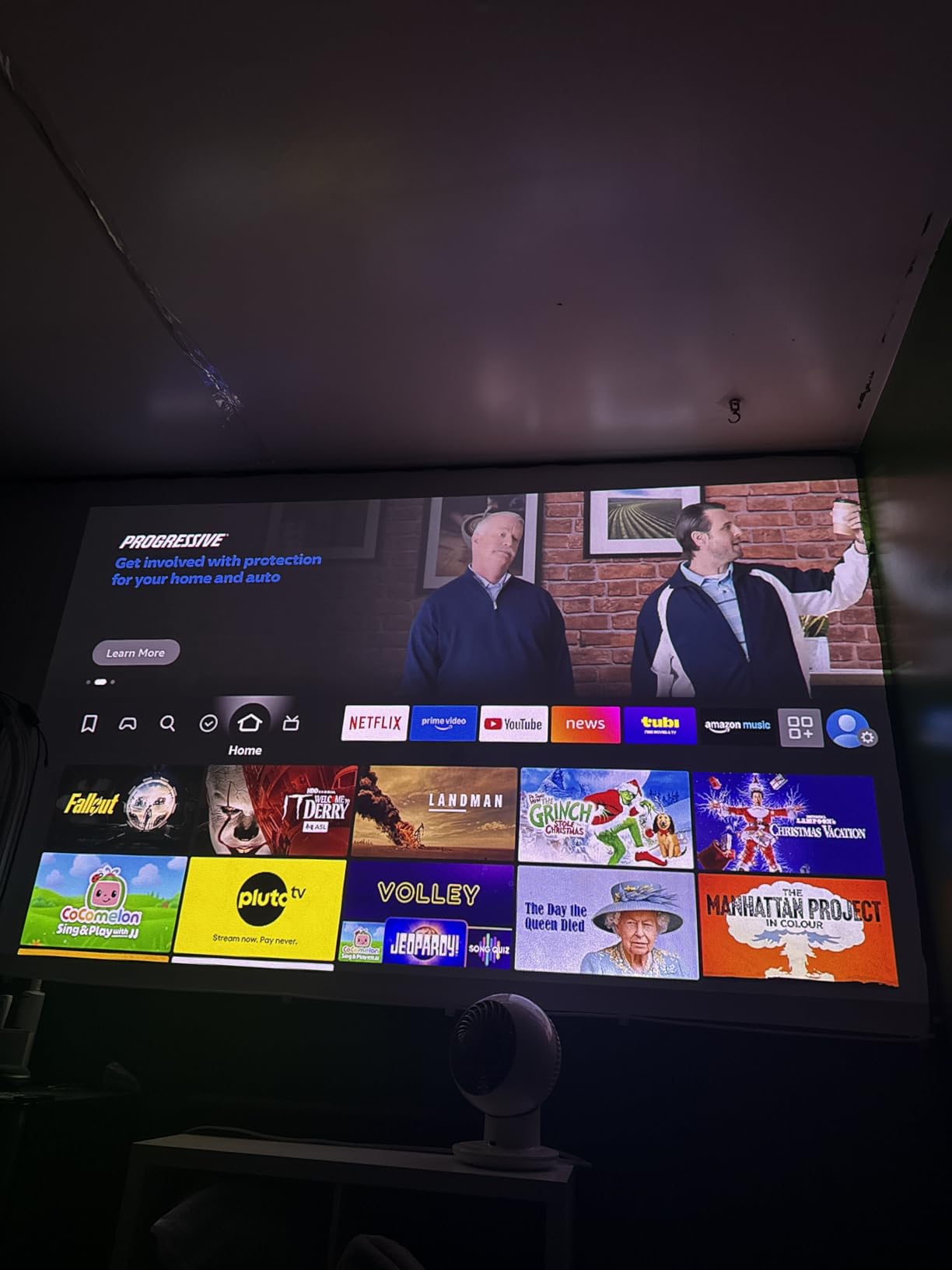 XGIMI MoGo 4 Laser Portable Projector with 4 Filters, 550 ISO Lumens, 360° Built-in Stand, Built-in Battery, 2.5H Movie Time, Google TV with Licensed Netflix, 2×6W Harman Kardon customer photo 1