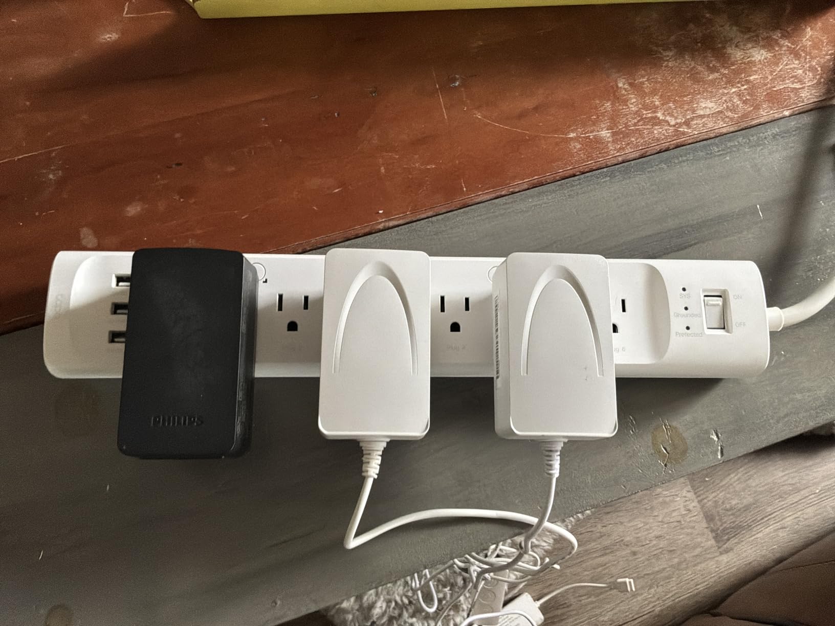 Tapo Smart Wi-Fi Power Strip - Matter Compatible, Energy Monitoring, Surge Protection, 6 Individually Controlled Outlets & 3 USB Ports, Works with Alexa, Google Assistant, Siri & Bixby - Tapo P316M customer photo 1