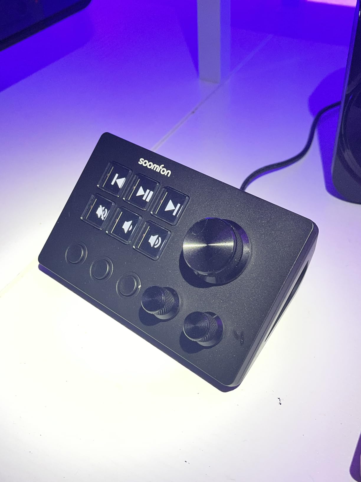 SOOMFON Stream Controller SE Stream Control Deck with 6 Customizable LCD Macro Keys to Trigger Actions in OBS Twitch YouTube for Content Creators Streaming Gaming Compatible with PC & Mac customer photo 2