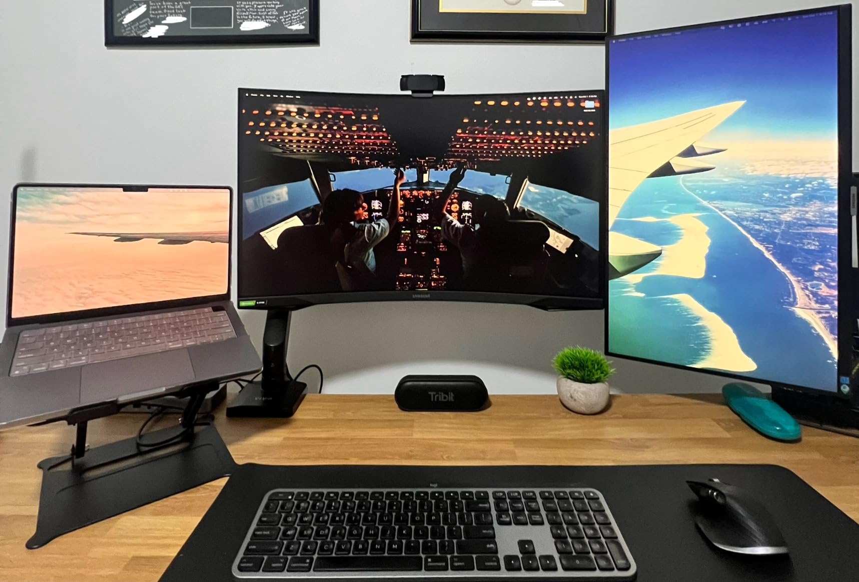 OWC 11-Port Thunderbolt 5 Docking Station, 2.5GbE, SD/Micro-SD Card Reader, Audio in/Out Jack, USB 3.2 Type-A Ports, 140W Power Delivery customer photo 2