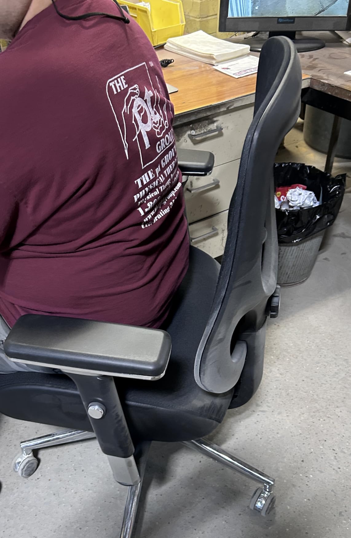 750lbs Big and Tall Office Chair with Wide Thick Seat Cushion for Heavy People Ergonomic Computer Mesh Desk Chairs with 4D Armrests, Adjustable Lumbar Support for Adults 8 Hours Daily Work customer photo 2