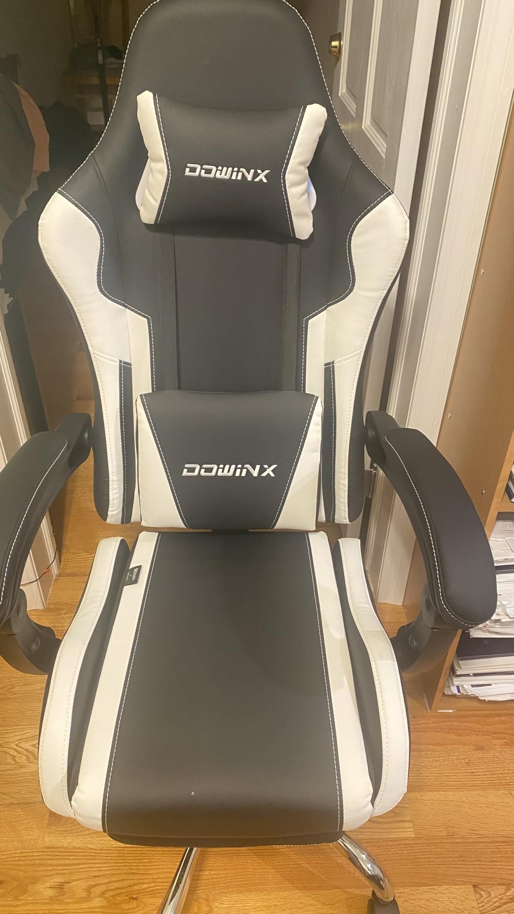 Dowinx Ergonomic Gaming Chair with Footrest, Heavy Duty 330lbs Office Chair, Massage Lumbar Support, Adjustable Height & Headrest Pillow, Comfortable for Back Pain Relief Streaming Long Gaming White customer photo 1