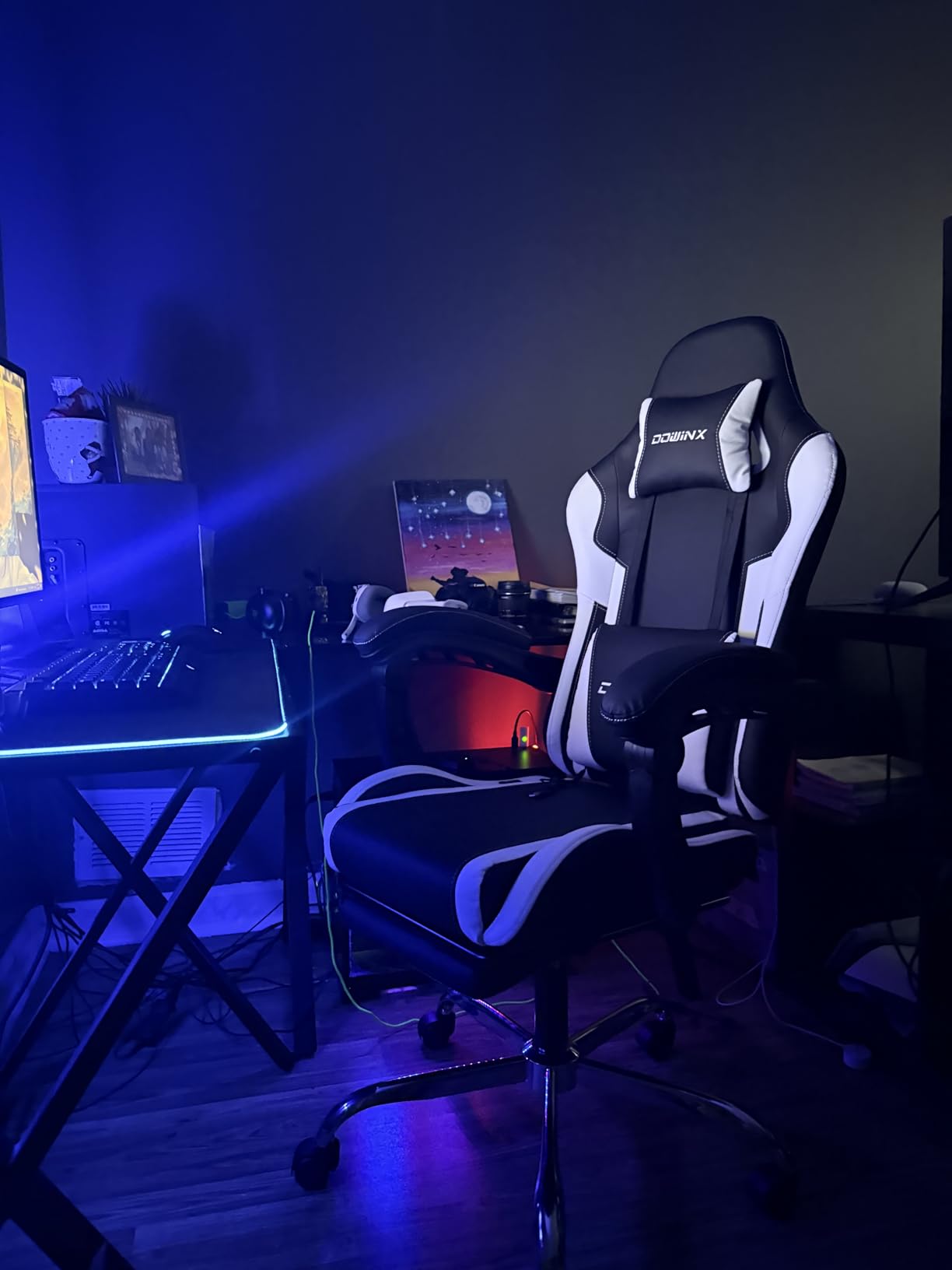 Dowinx Ergonomic Gaming Chair with Footrest, Heavy Duty 330lbs Office Chair, Massage Lumbar Support, Adjustable Height & Headrest Pillow, Comfortable for Back Pain Relief Streaming Long Gaming White customer photo 2