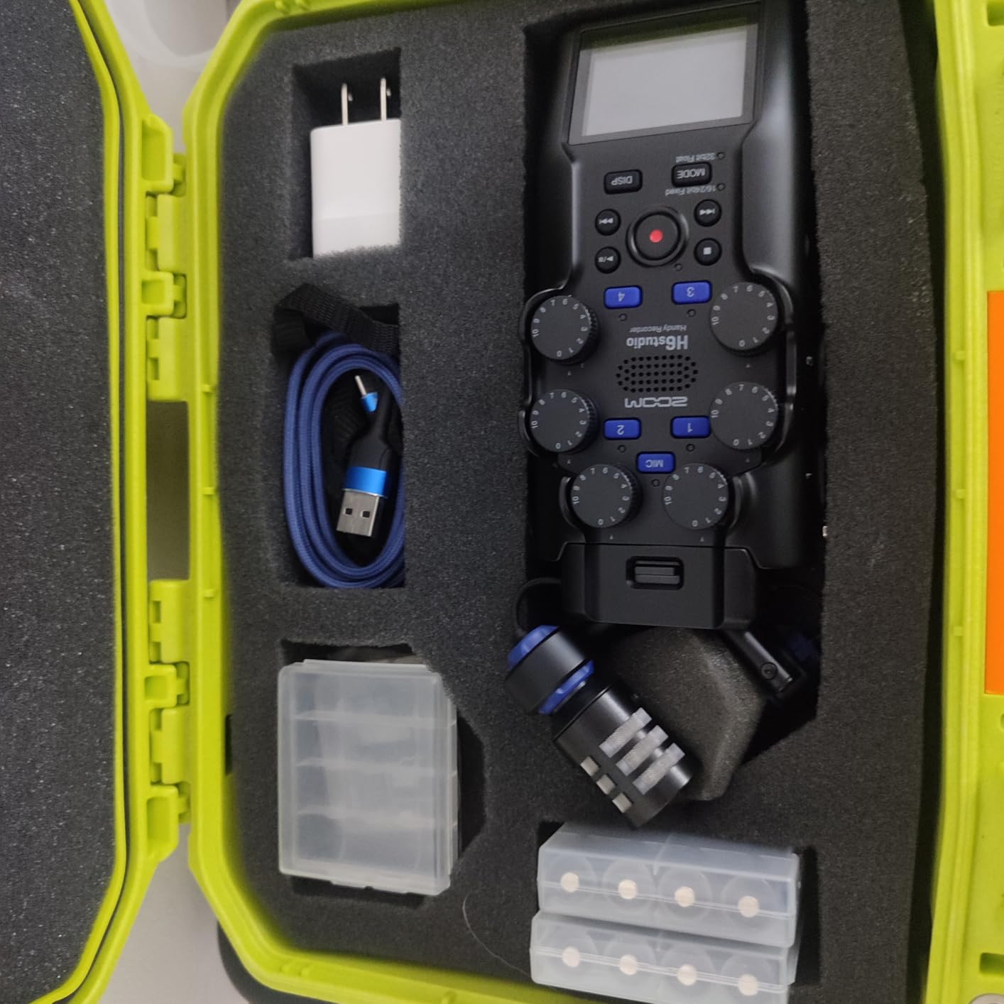 H6 studio Handheld Recorder for Musicians, Filmmakers & Podcasters with Large Stereo Microphones, 4 Pro Quality Preamps, 8 Tracks of Recording, 32-Bit Float, Gain Knobs, and USB Audio Interface customer photo 1