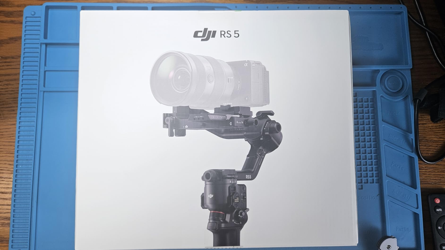 DJI RS 5, Gimbal Stabilizer for Camera Canon/Sony/Panasonic/Nikon/Fujifilm, Fine-Tuning Knobs, 2nd-Gen Automated Axis Locks, Quick-Open Tripod, New Z-Axis Indicator customer photo 1