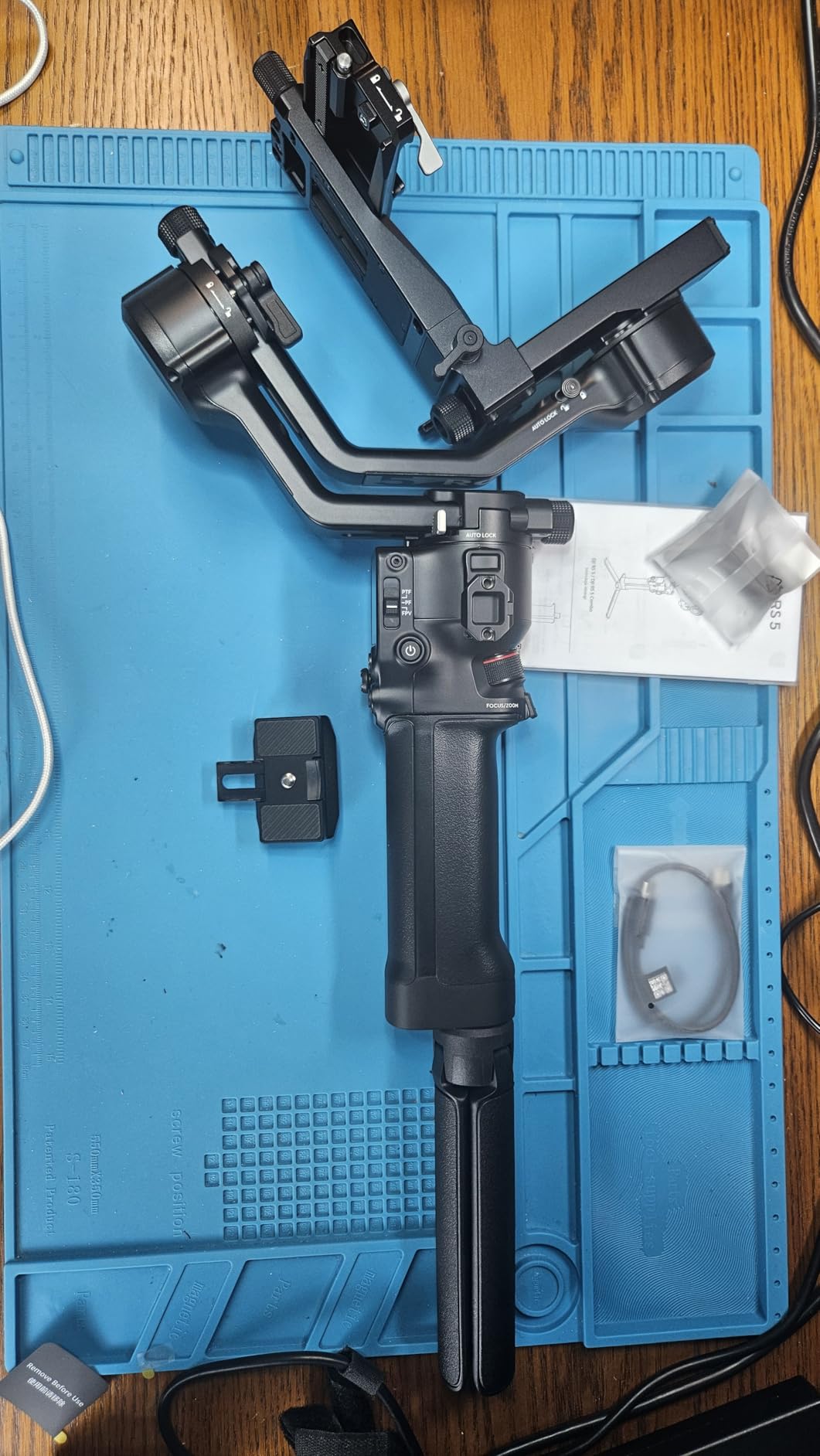 DJI RS 5, Gimbal Stabilizer for Camera Canon/Sony/Panasonic/Nikon/Fujifilm, Fine-Tuning Knobs, 2nd-Gen Automated Axis Locks, Quick-Open Tripod, New Z-Axis Indicator customer photo 2