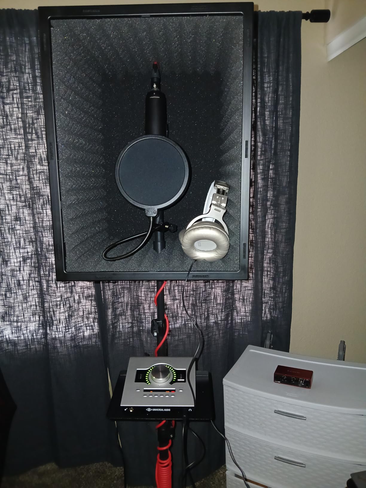 TONOR Personal Vocal Booth, Microphone Isolation Shield for Studio, Framed Acoustic Foam Box, Sound Absorbing, for Professional Recording, Podcast, Singing, Adjustable Height, Max 190 cm/53.1inch customer photo 1