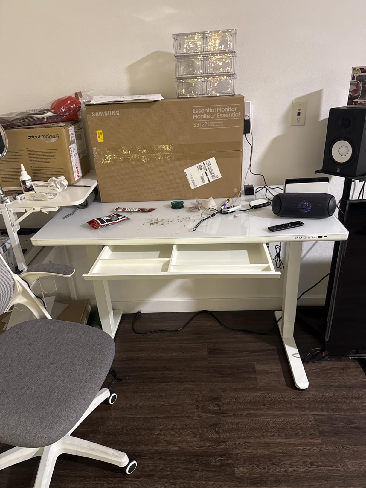 Furmax Electric Standing Desk with Drawers, Adjustable Height Sit Stand Desk with One-Piece Desktop & USB Charging Port customer photo 2