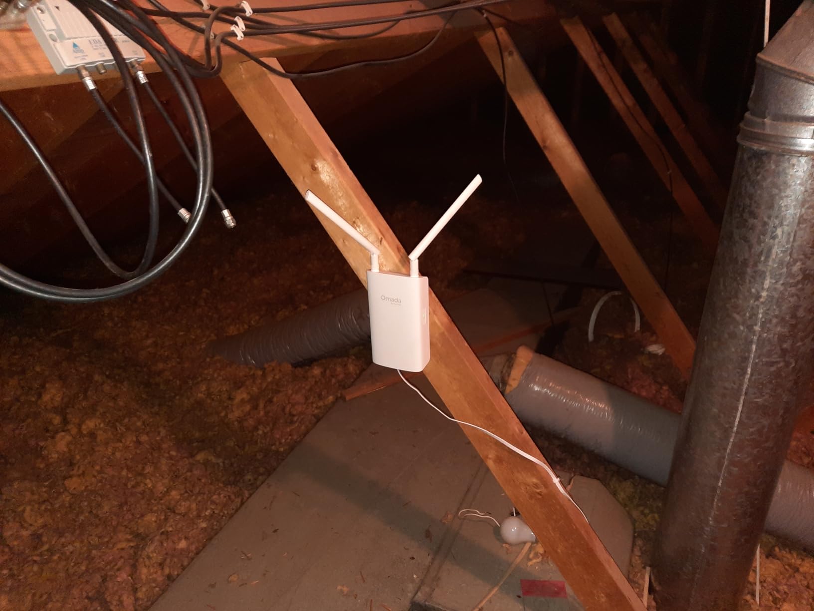 TP-Link Omada Long Range Outdoor Access Point - WiFi 6 AX1800 Dual Band, Up to 3,200 sq. ft., PoE Powered, IP65 Weatherproof (EAP603-Outdoor) customer photo 1