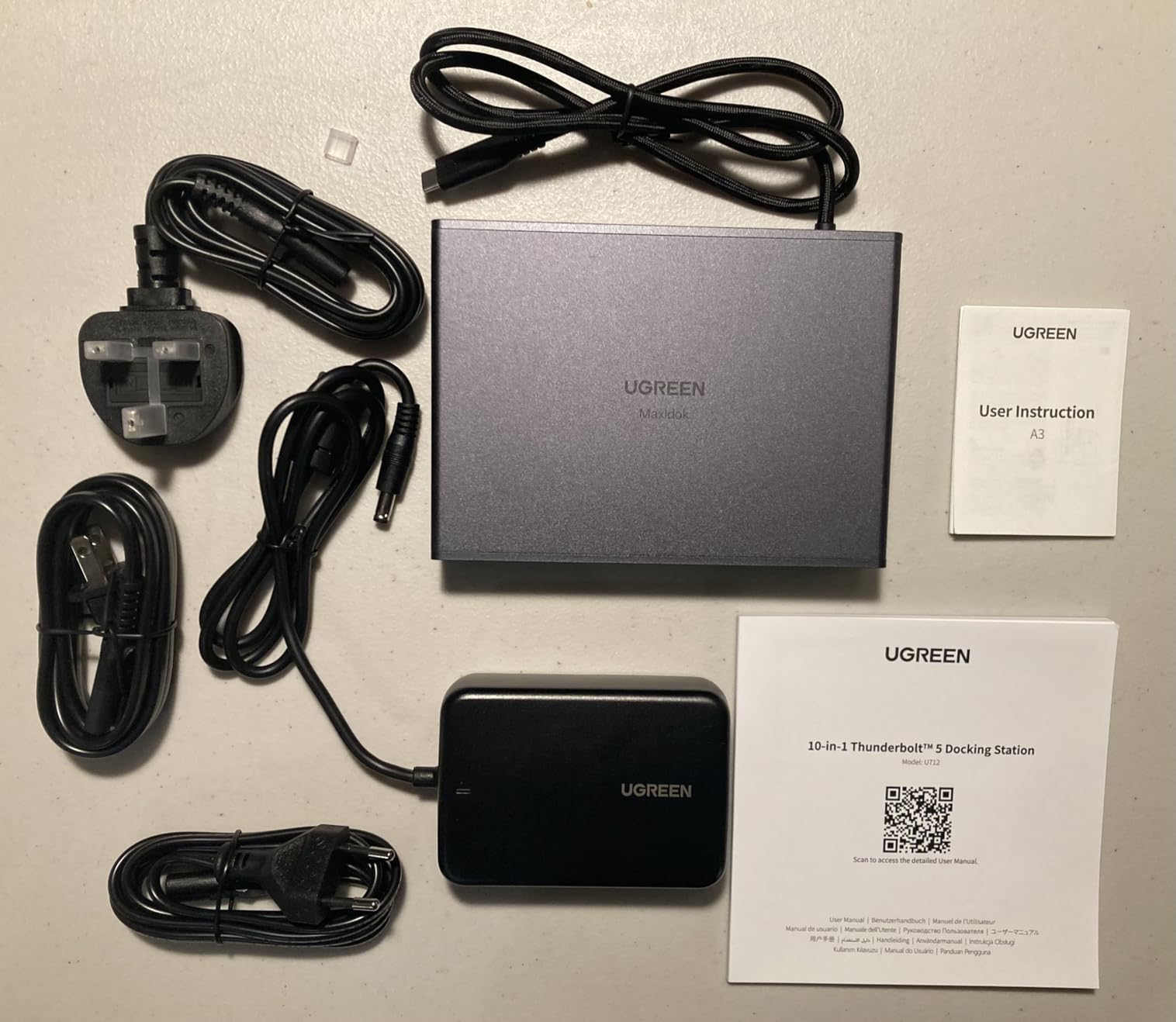 UGREEN Maxidok Thunderbolt 5 Hub Revodok 10 in 1, 120Gbps with 3×TBT5 (Single 8K / Dual 6K), 140W Total Power, DP2.1, Gigabit Ethernet, SD/TF 3.0 Docking Station for MacBooks and Windows Laptops customer photo 1