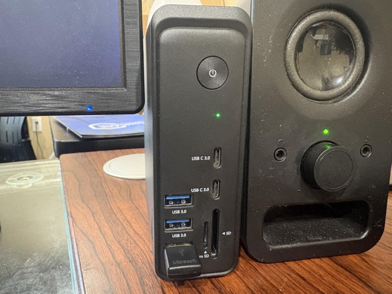 TobenONE 18 in 1 Laptop Docking Station 3 Monitors, Triple 4K Display with 3 HDMI, 9 USB Ports, Gigabit Ethernet, PD3.0, for Windows/Dell/Lenovo/HP/Thinkpad Laptops (No Power Adapter) customer photo 2