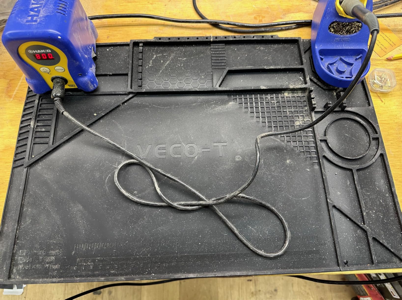 Silicone Soldering Mat with Soldering Stand, 20x14 Inch ESD Anti Static & 932°F Heat Resistant Workbench Mat for Electronics Repair, PCB, Phone, Watch, PC Building customer photo 2