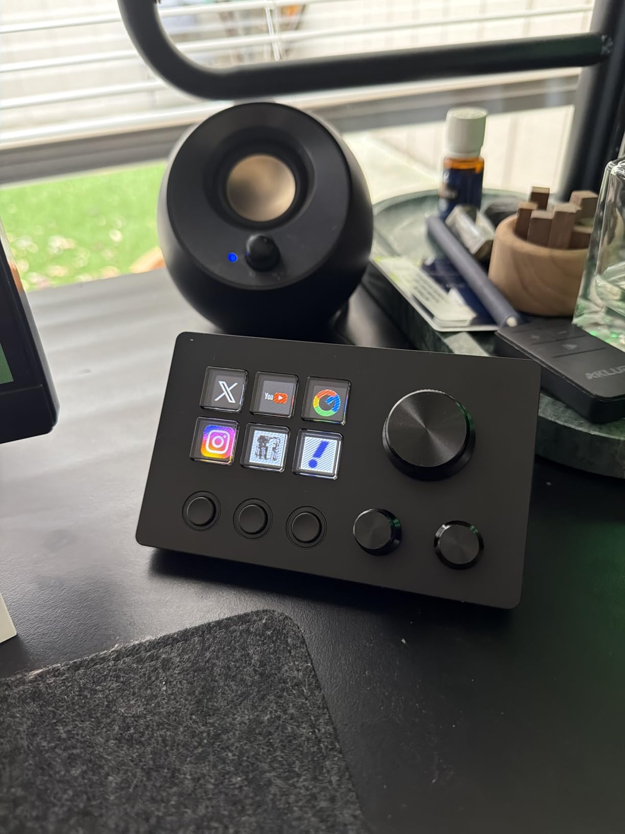 ActionRing Streaming Macro Keypad,Stream Controller Deck,Gaming Shortcut Keyboard, with Customizable 6 LCD Shortcut Keys, 3 Buttons and 3 Knobs, Trigger Actions in OBS/Twitch/YouTube, Windows 10/Mac14.0 (N3 White) customer photo 1