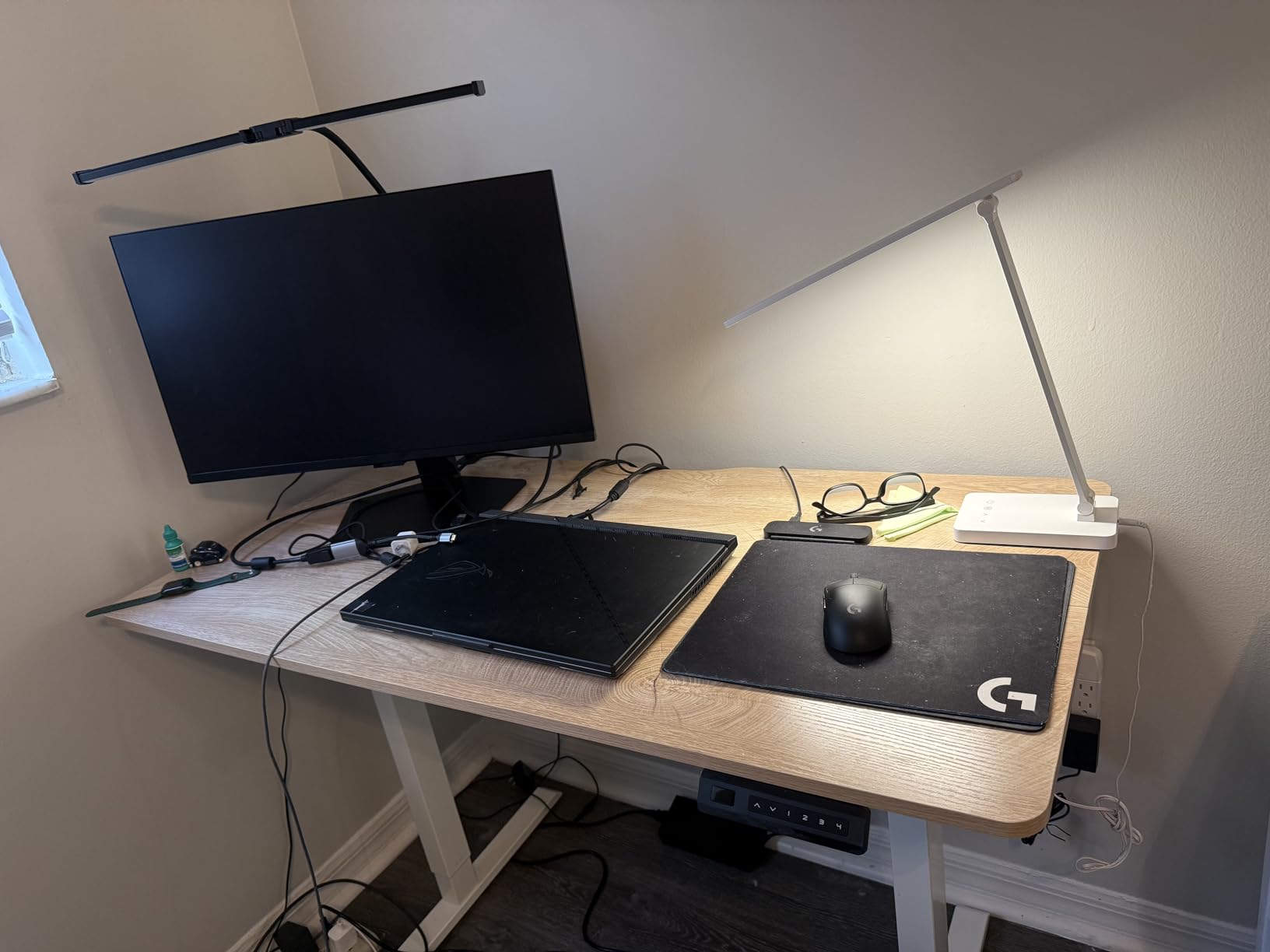 FEZIBO L Shaped Electric Corner Standing Desk, 55x32 inch Home Office & Computer Height Adjustable Table with 4 Memory Height Settings, Ergonomic Sit and Stand Desk with Splice Board, White Top customer photo 1