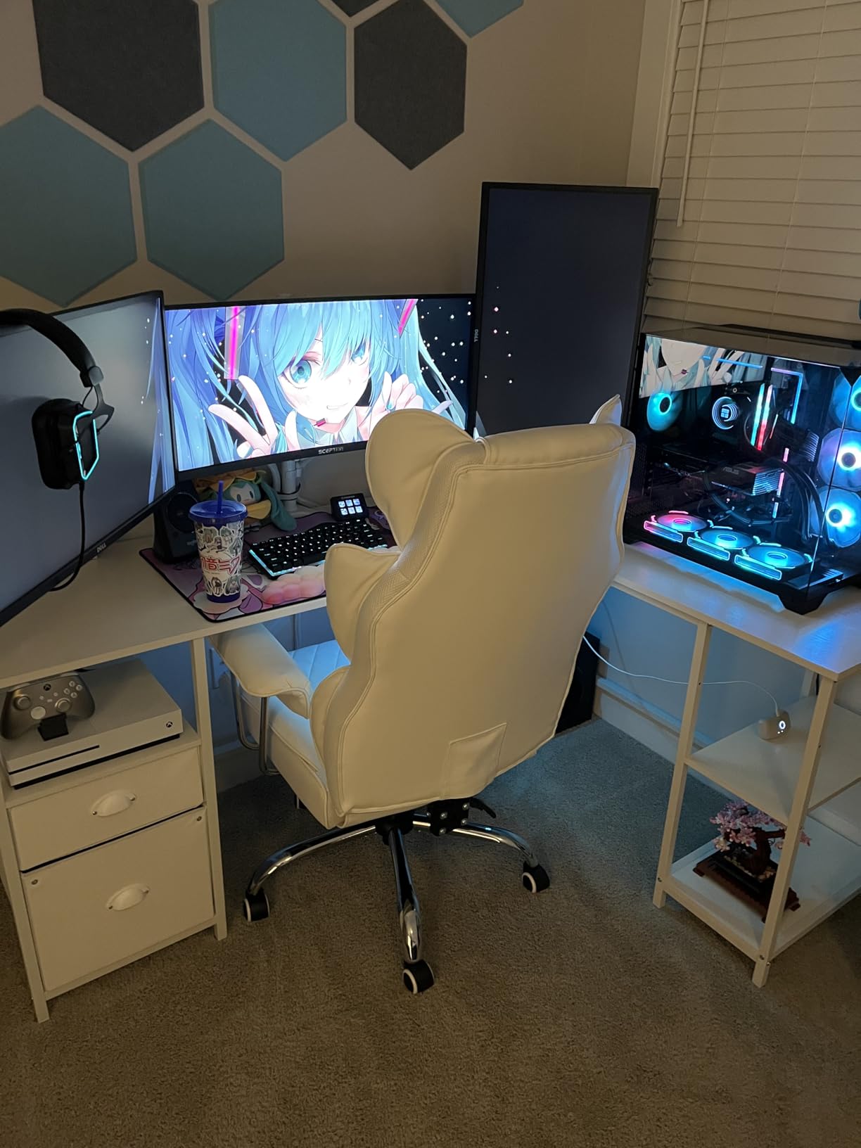 VIVO Quad Pneumatic Monitor Mount for 4 Screens up to 32 inches, Fully Adjustable, Heavy Duty Desk Stand with C-Clamp, Black, STAND-V400G customer photo 2