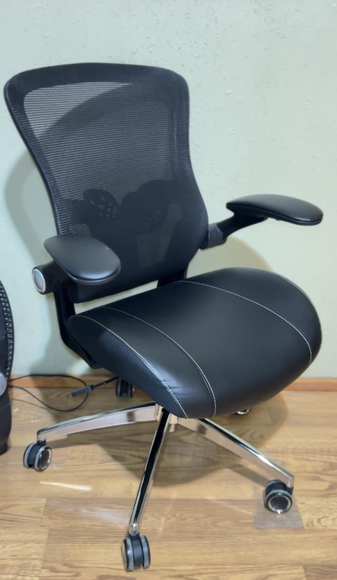 Big and Tall Office Chair 400lbs, Ergonomic Desk Chair with Wide 3D Modeling Foam Seat Cushion Heavy Duty Computer Chair with Adjustable Lumbar Support & Arms, Mesh Executive Chair for Home Office customer photo 1