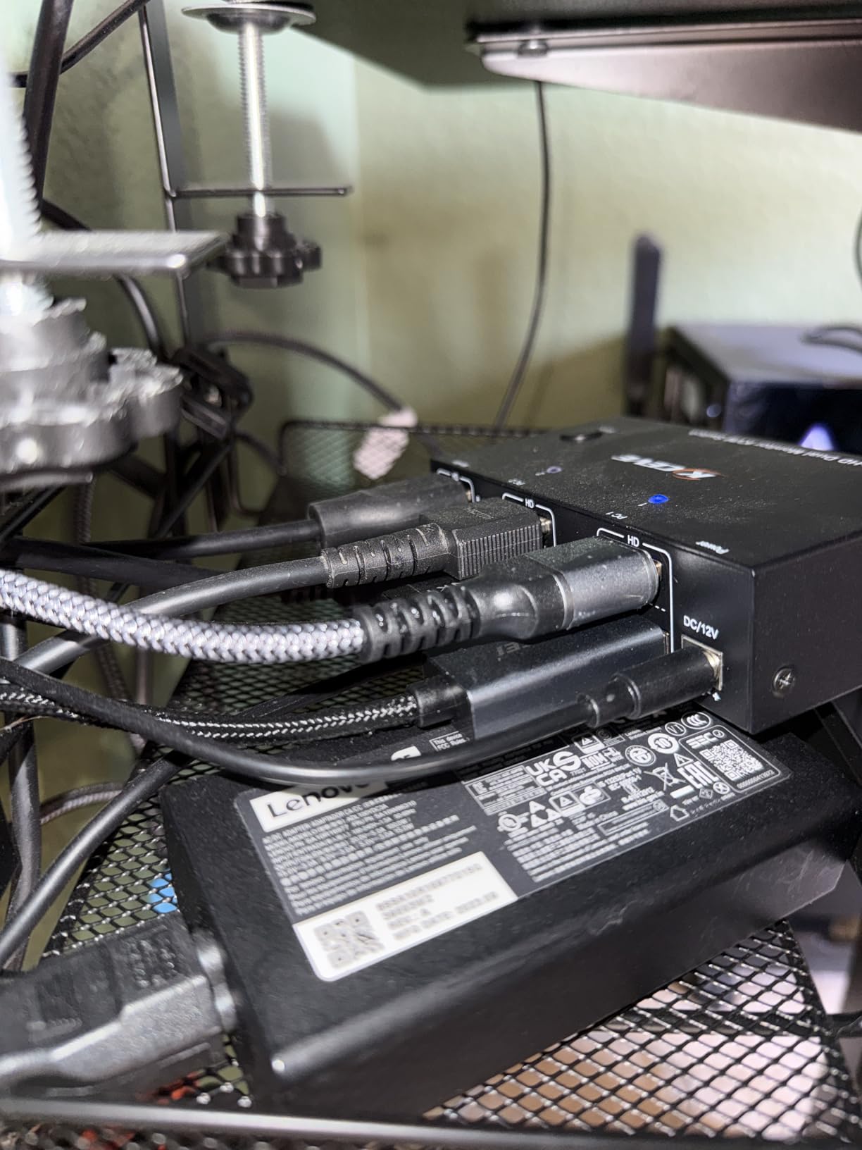 KVM Switch 2 Monitors 2 Computers Displayport HDMI 4K@144Hz, USB3.0 Dual Monitor KVM Switch for 2 Computers Share 2 Monitors and 4 USB Peripherals,Wired Remote 12V Adapter and 2 USB Cable customer photo 2