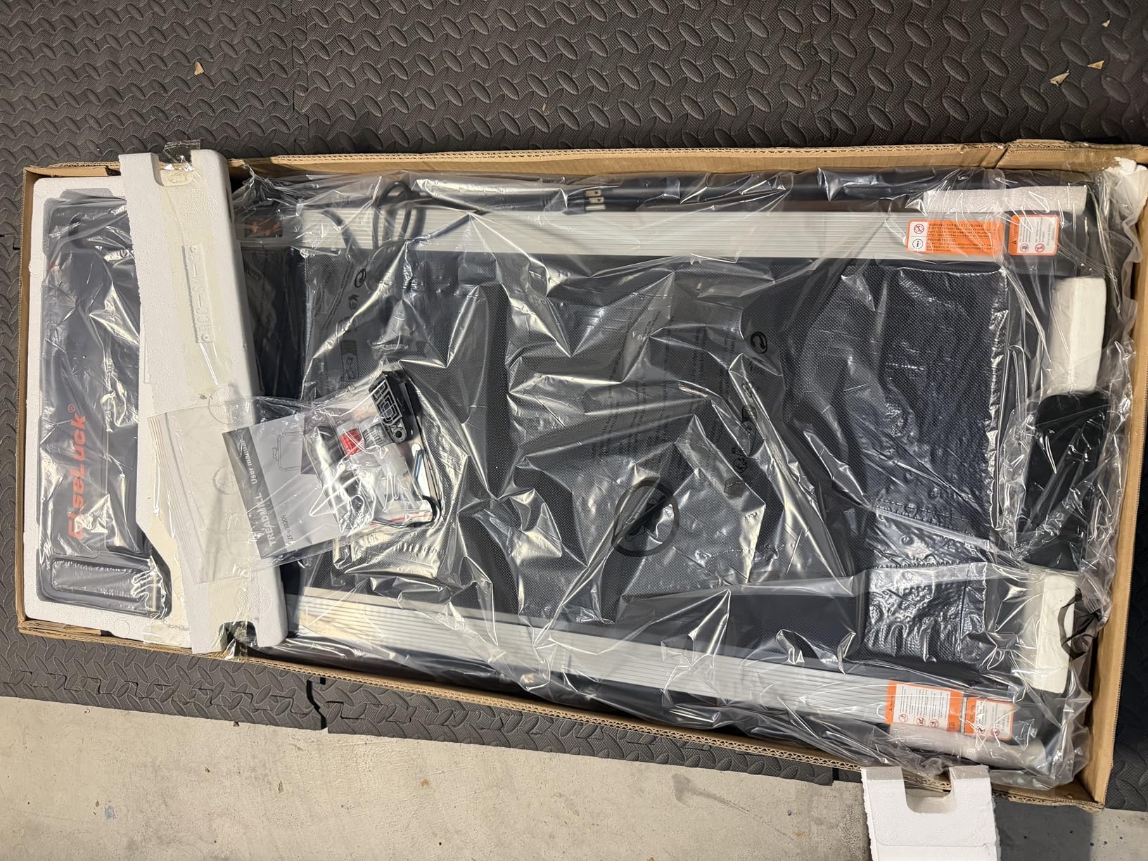 Walking Pad with Incline and Handle Bar, 2.5 HP Quiet Walking Pad Treadmill with 265 LBS Capacity, Portable Under Desk Treadmill, Foldable Treadmills for Home Office customer photo 2