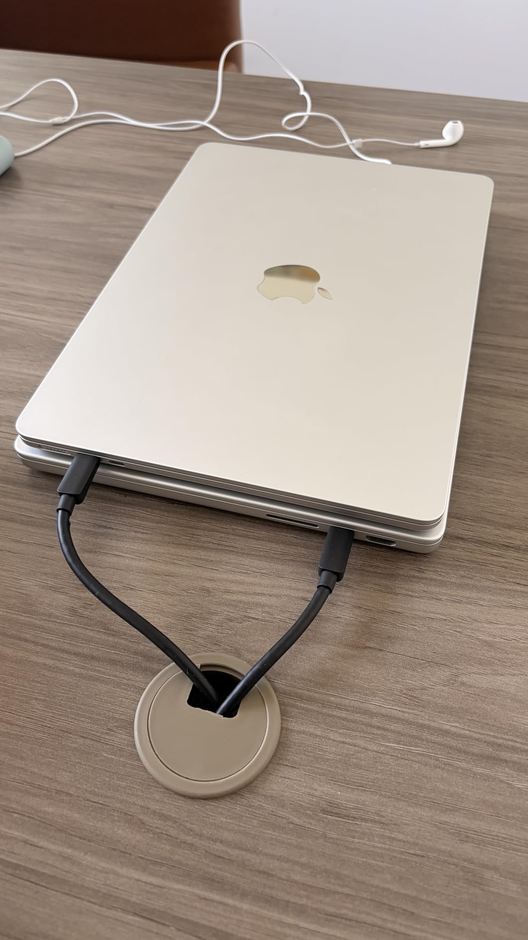 MINIX K1 USB C KVM Switch 1 Monitors 2 Computers, 4K@120Hz HDR, 100W PD 3.0, Dual USB-C Input KVM Switches, Share Keyboard & Mouse, Aluminum Design, Compatible with Windows, Mac, Linux, Android customer photo 1